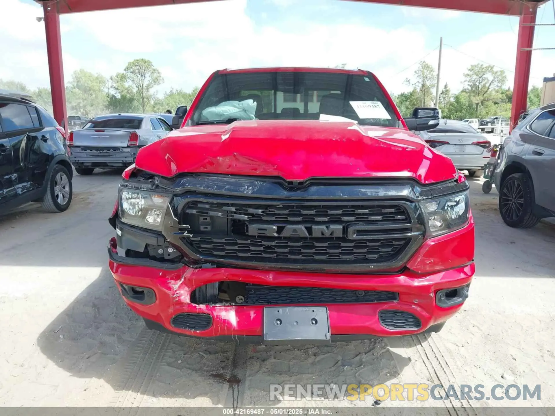 13 fotografías del automóvil dañado 1C6RREFT1NN178299 RAM 1500 2022