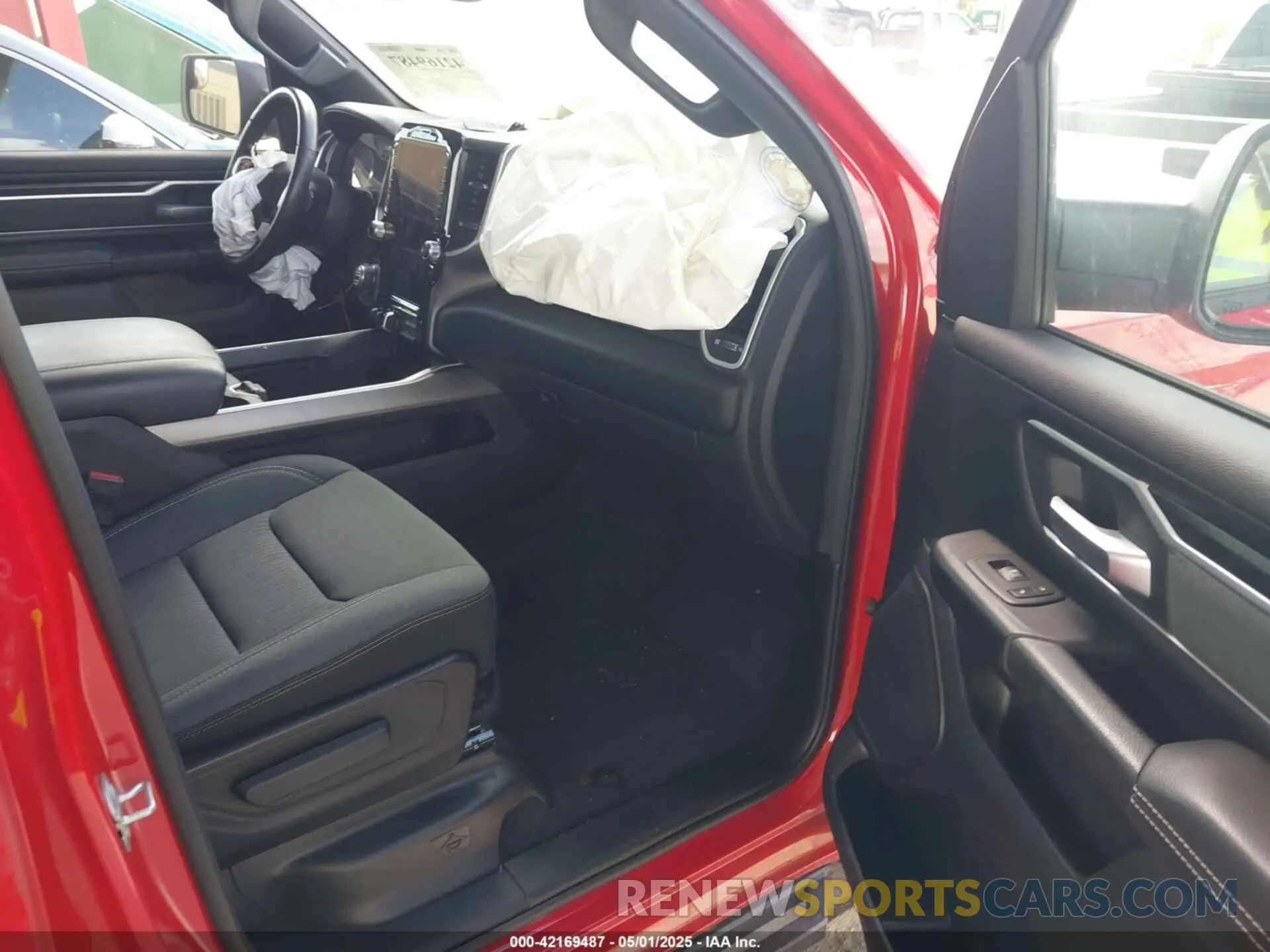 5 fotografías del automóvil dañado 1C6RREFT1NN178299 RAM 1500 2022