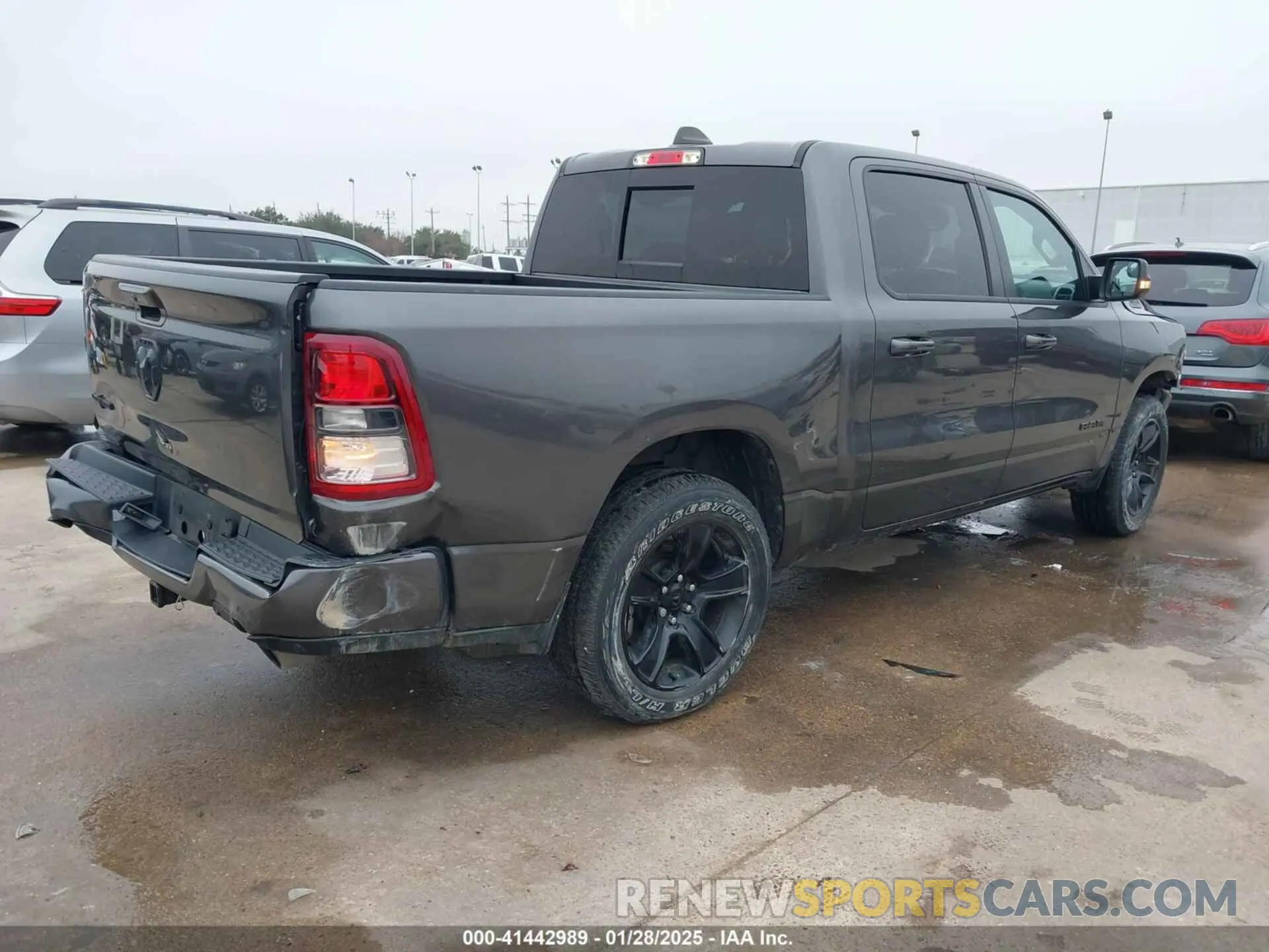 4 fotografías del automóvil dañado 1C6RREFT3NN387270 RAM 1500 2022