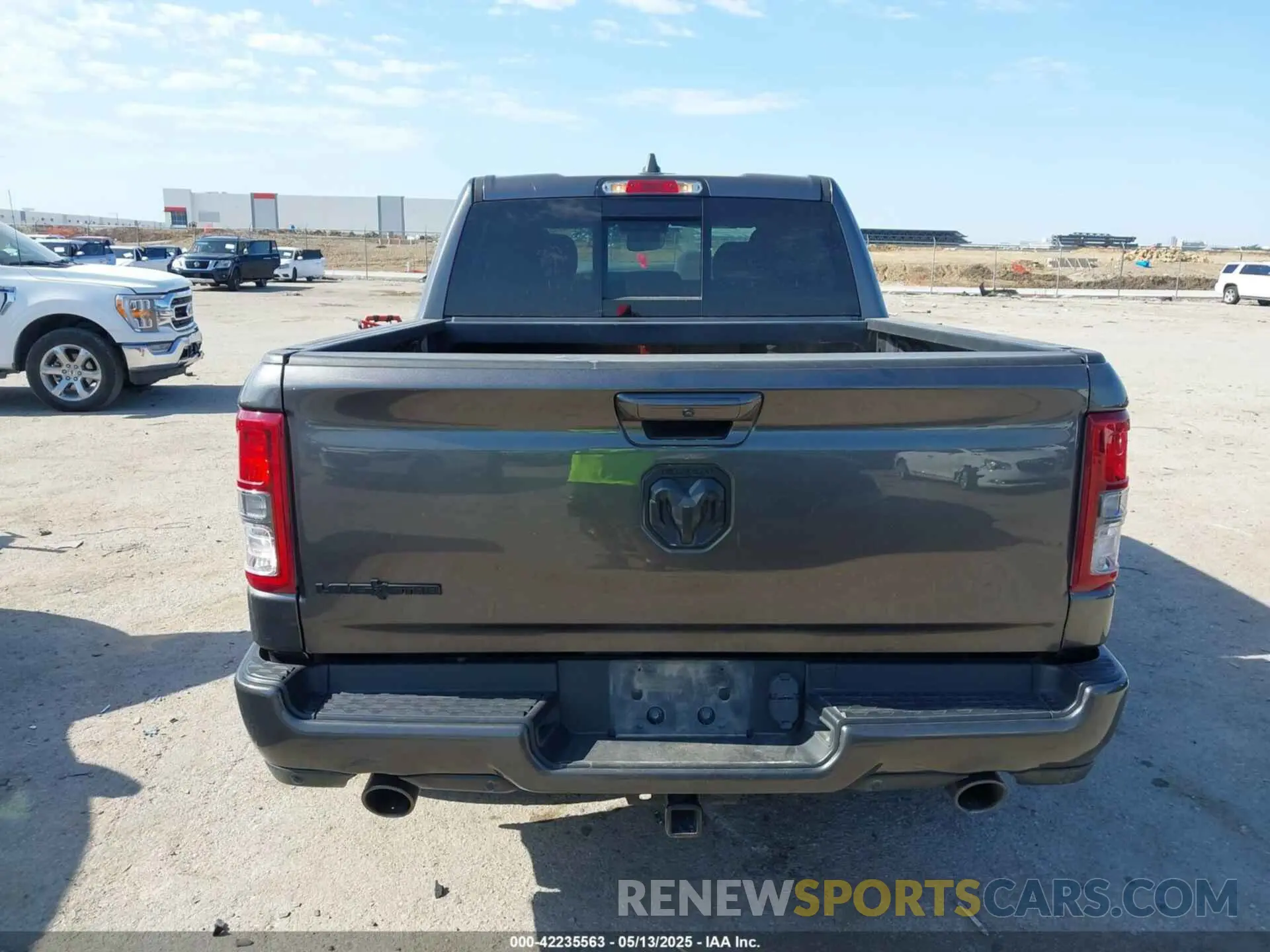 15 fotografías del automóvil dañado 1C6RREFT6NN172787 RAM 1500 2022