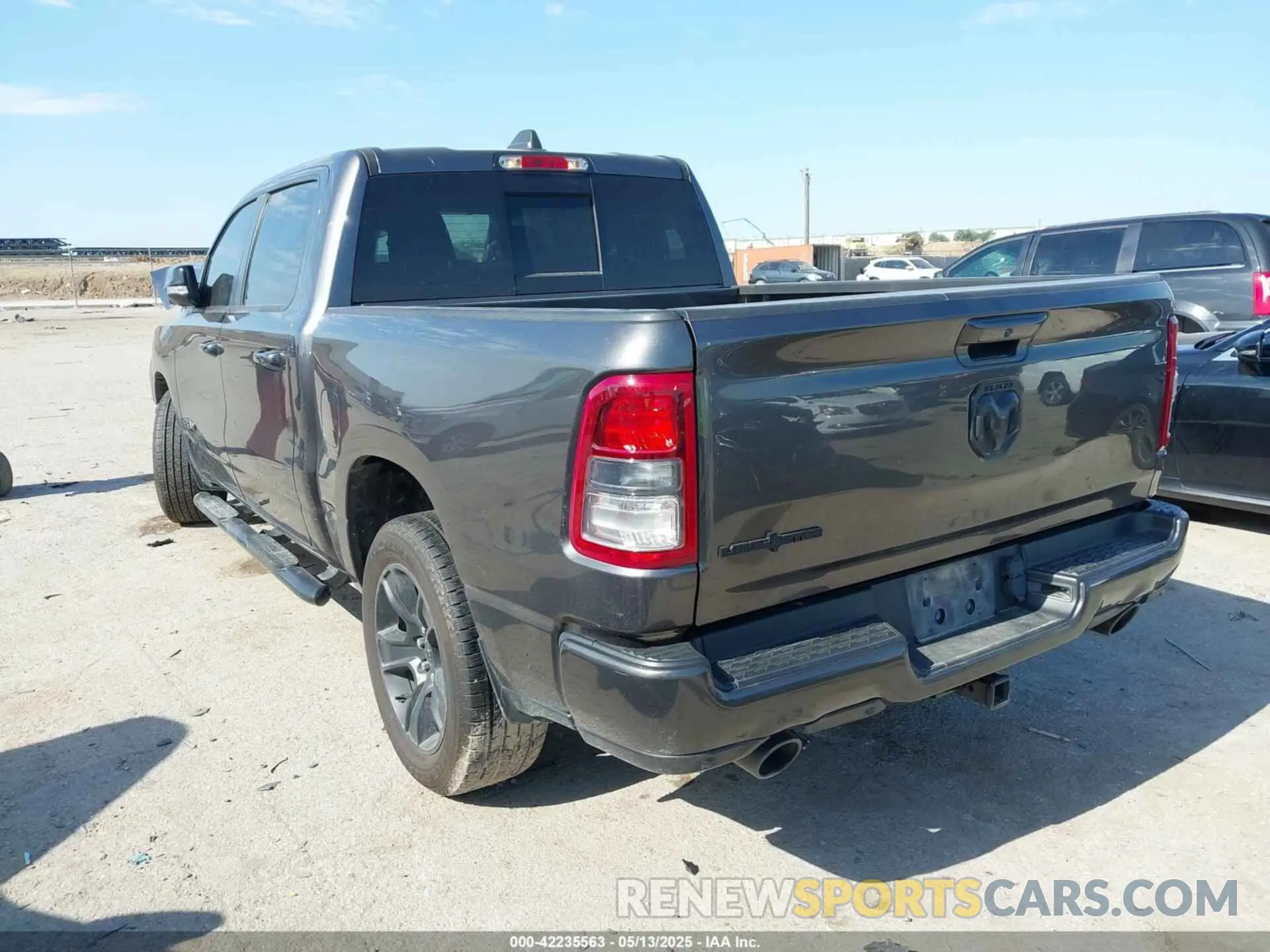3 fotografías del automóvil dañado 1C6RREFT6NN172787 RAM 1500 2022
