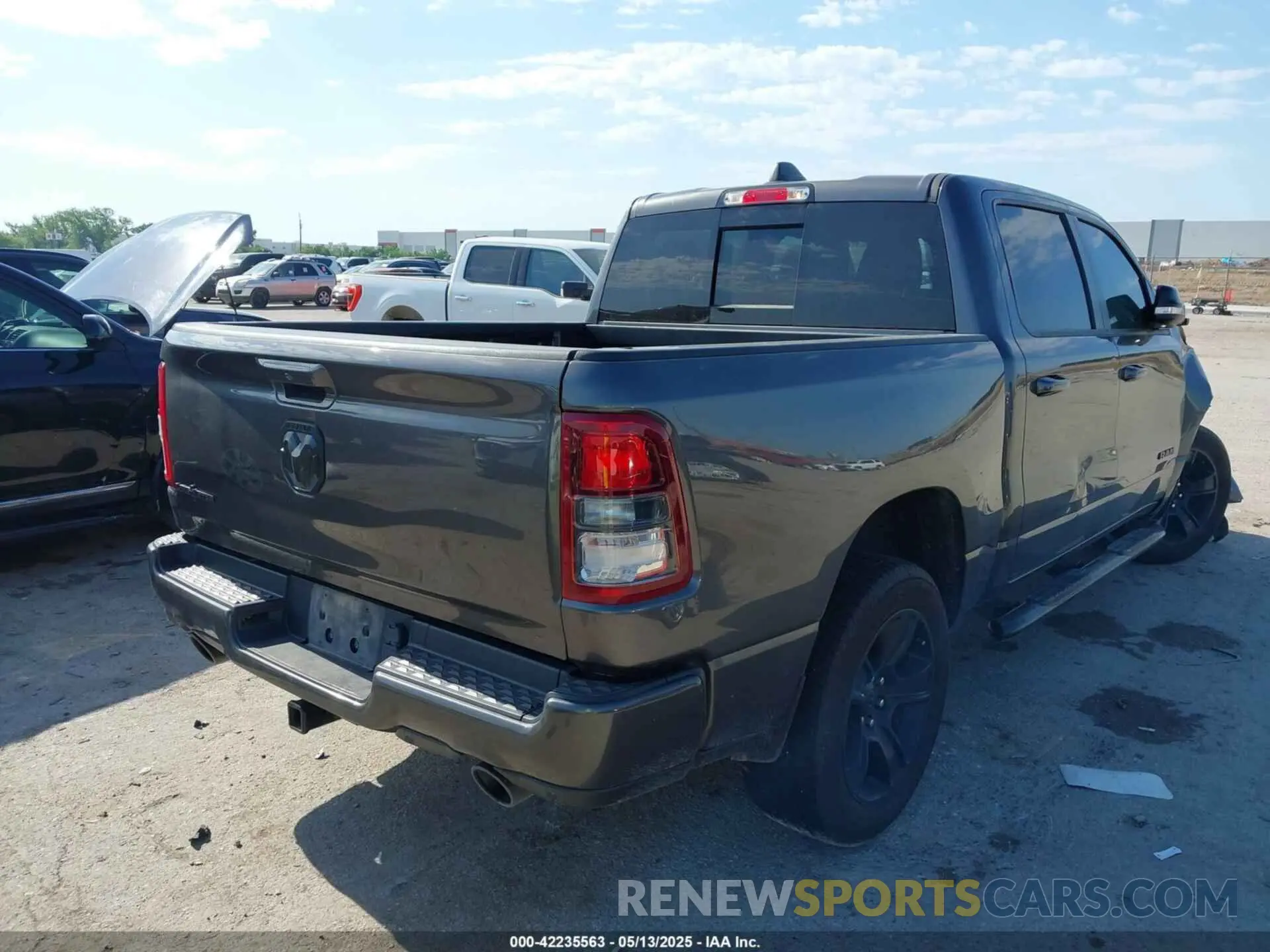 4 fotografías del automóvil dañado 1C6RREFT6NN172787 RAM 1500 2022