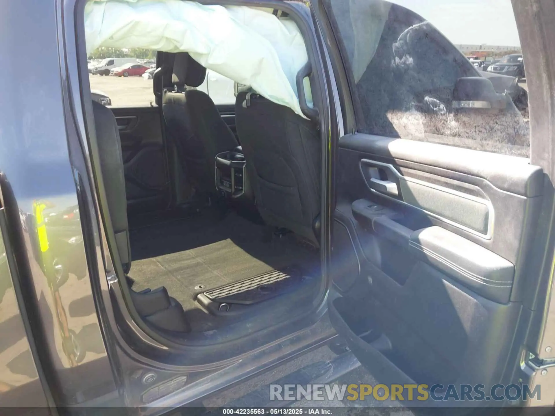 8 fotografías del automóvil dañado 1C6RREFT6NN172787 RAM 1500 2022