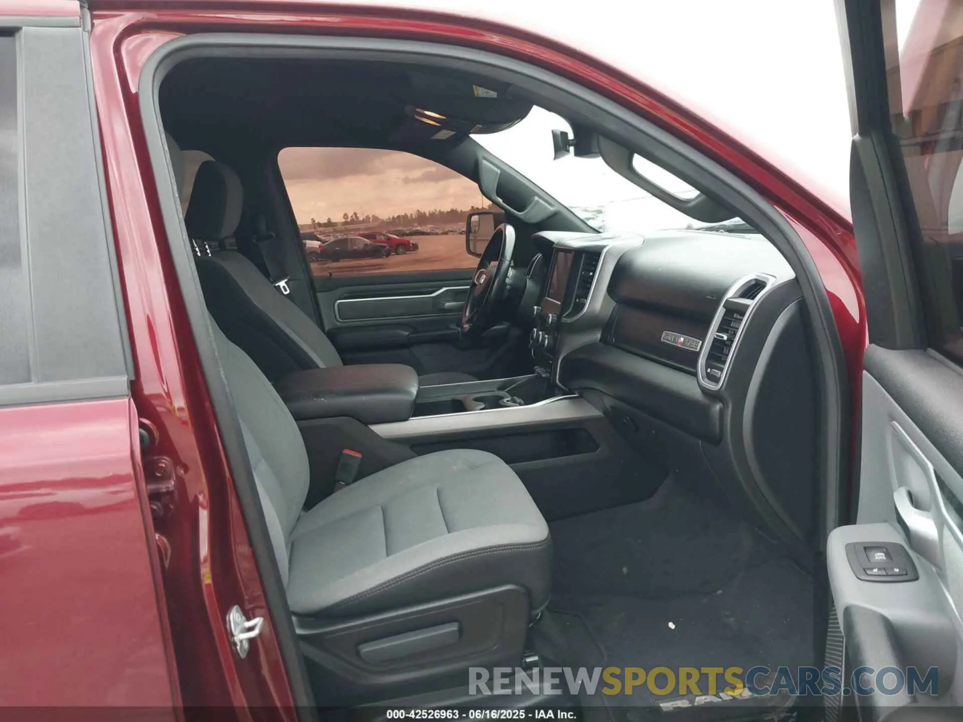 5 fotografías del automóvil dañado 1C6RREFT8NN187078 RAM 1500 2022
