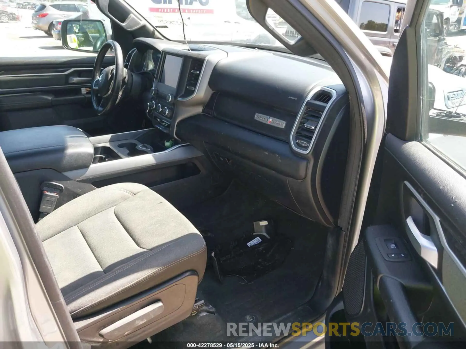 5 fotografías del automóvil dañado 1C6RREFTXNN254344 RAM 1500 2022