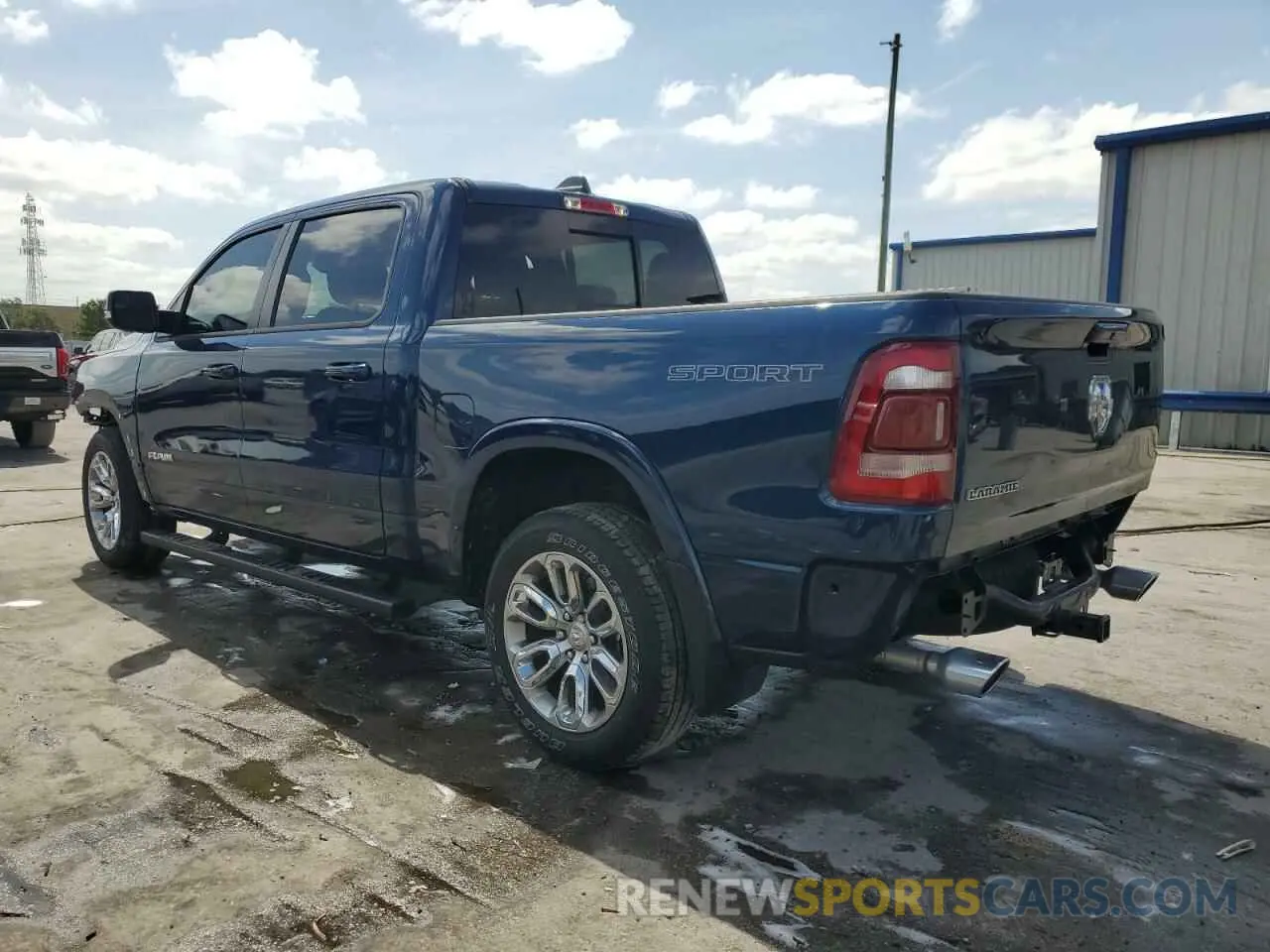 2 fotografías del automóvil dañado 1C6RREJT0NN291572 RAM 1500 2022