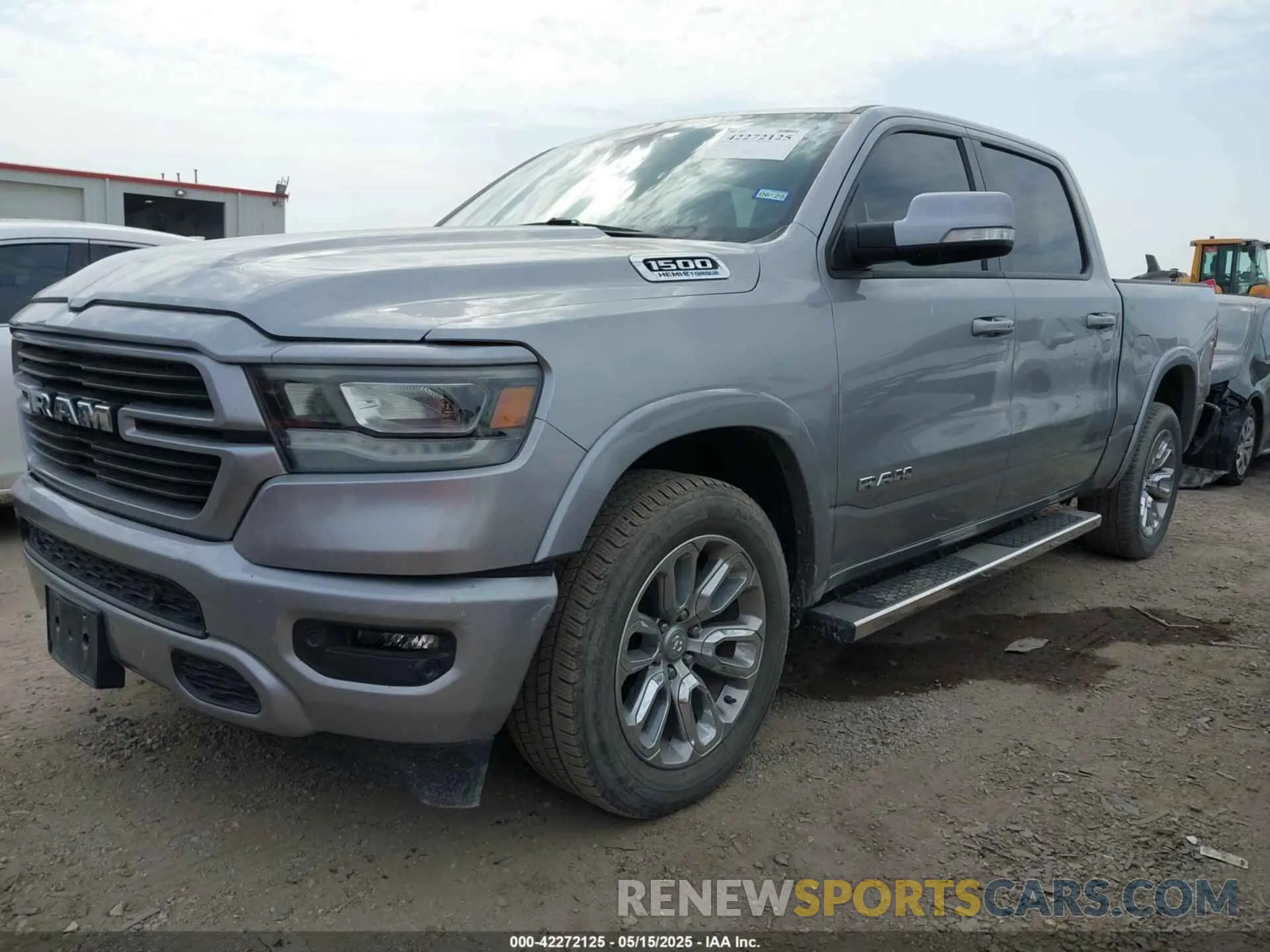 2 fotografías del automóvil dañado 1C6RREJT8NN275491 RAM 1500 2022