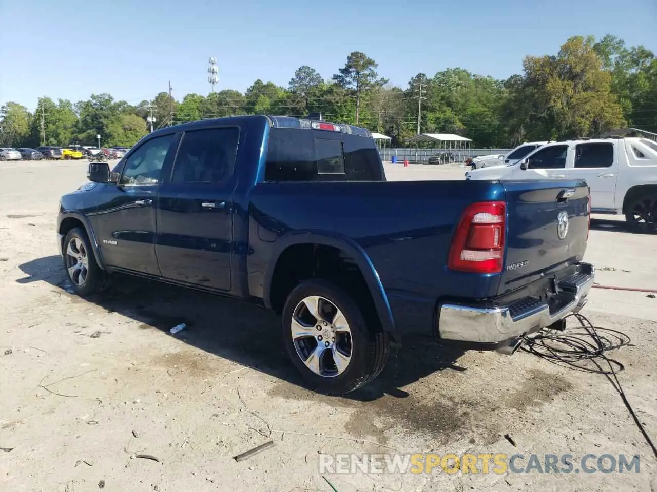 2 fotografías del automóvil dañado 1C6RREJT9NN219799 RAM 1500 2022