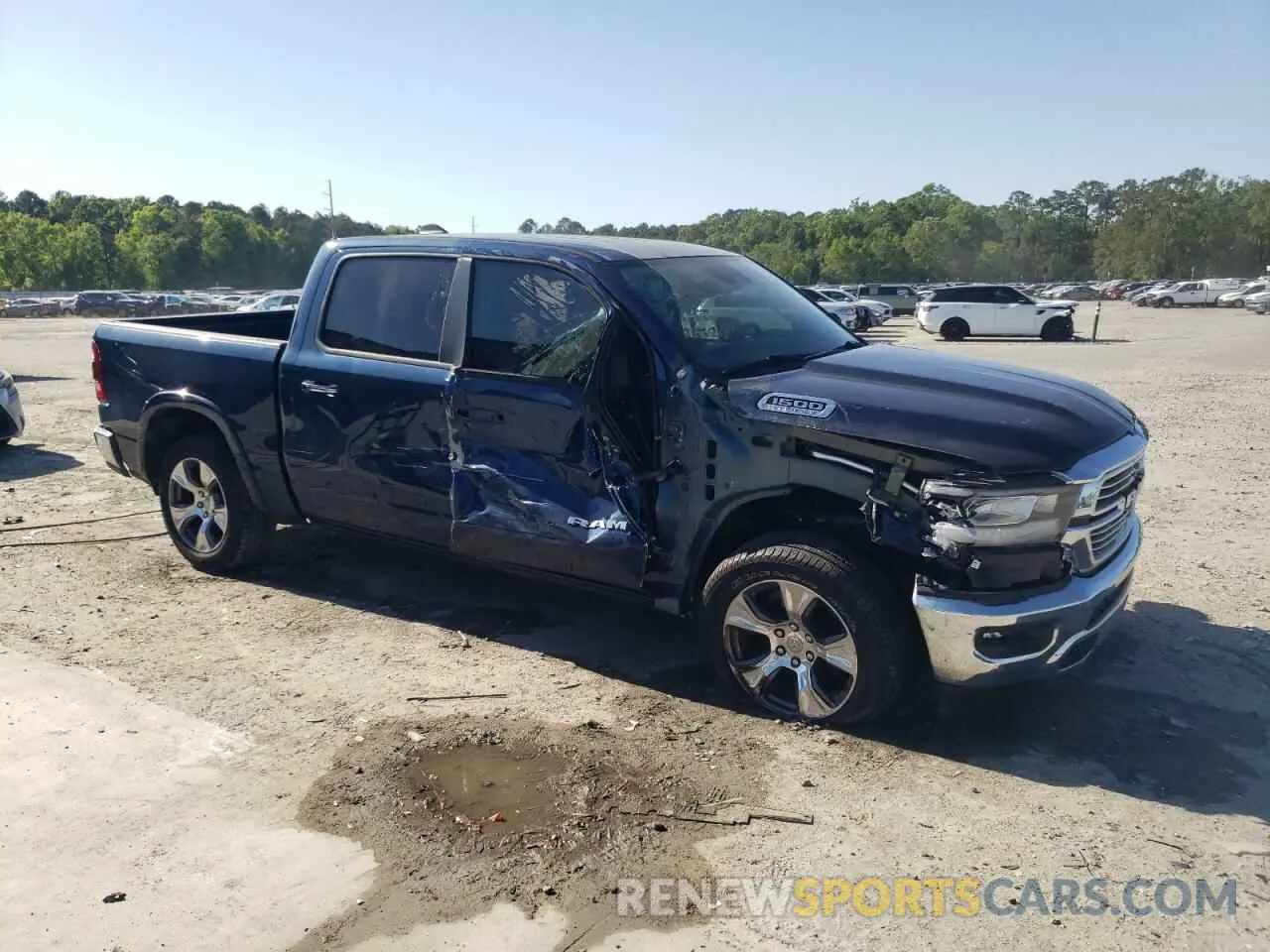 4 fotografías del automóvil dañado 1C6RREJT9NN219799 RAM 1500 2022