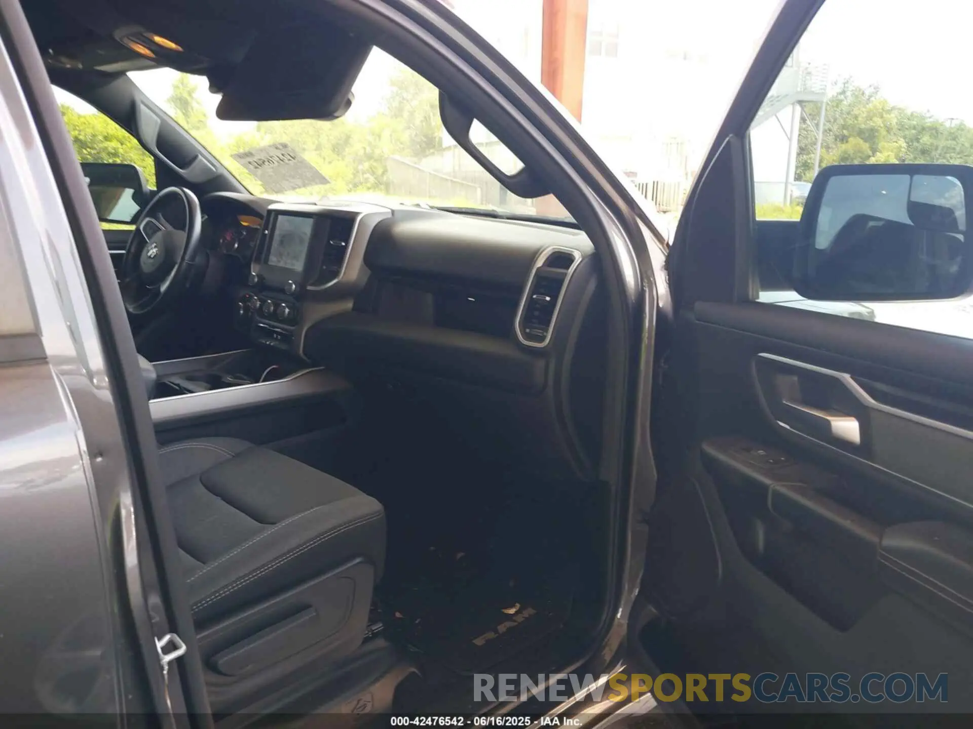 5 fotografías del automóvil dañado 1C6RREMT5NN190846 RAM 1500 2022