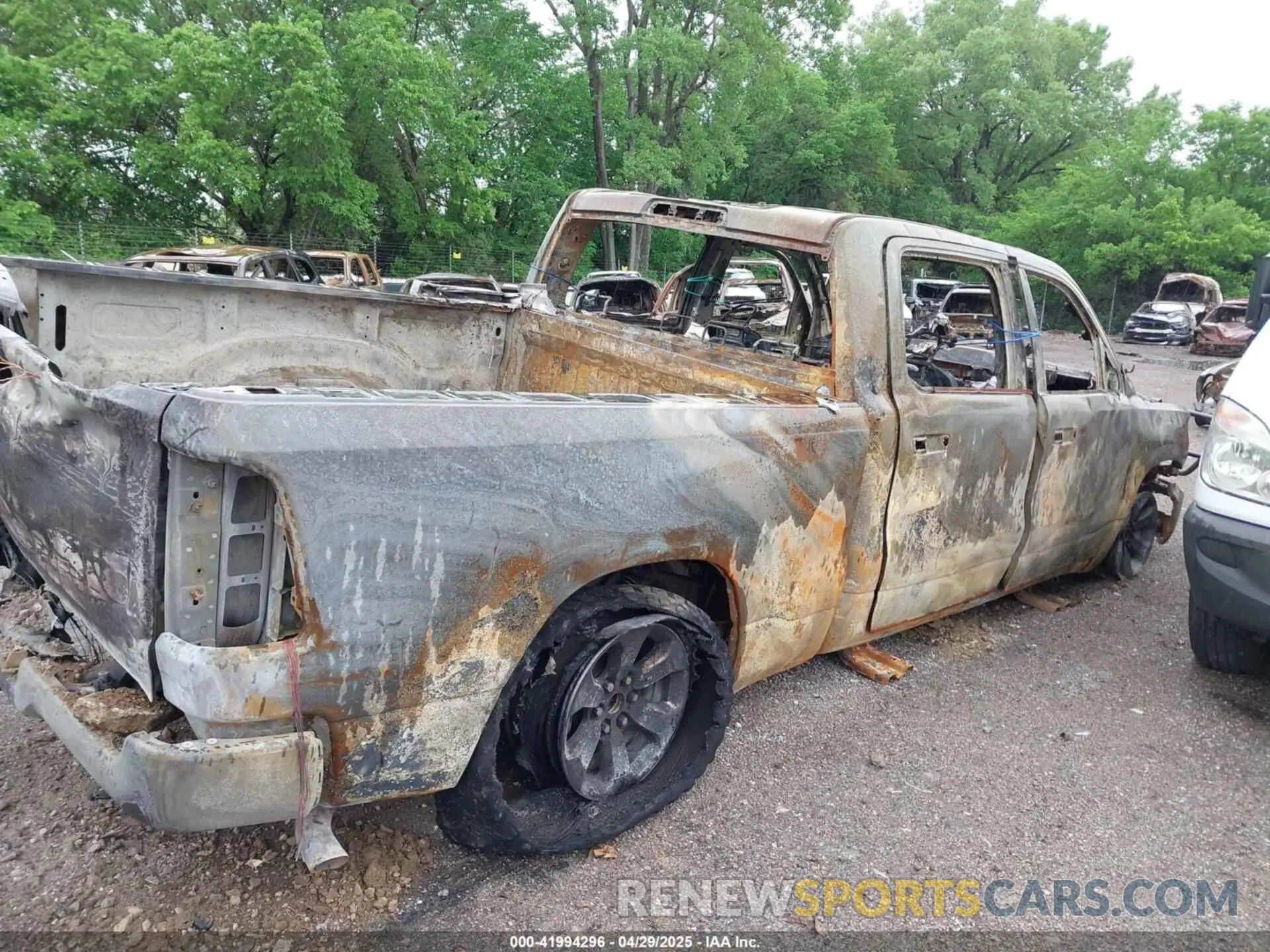 13 fotografías del automóvil dañado 1C6RRENT8NN451322 RAM 1500 2022