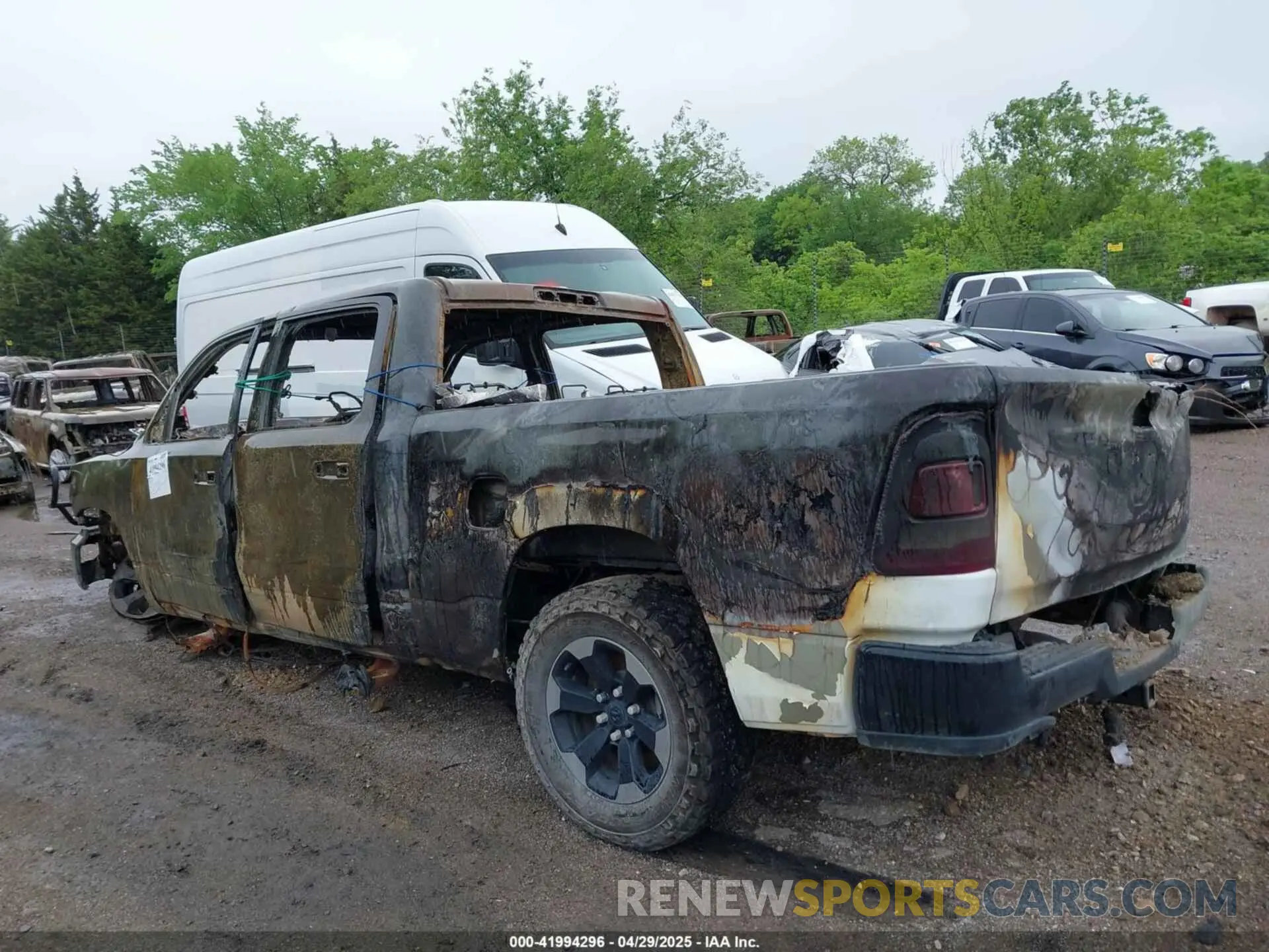 14 fotografías del automóvil dañado 1C6RRENT8NN451322 RAM 1500 2022