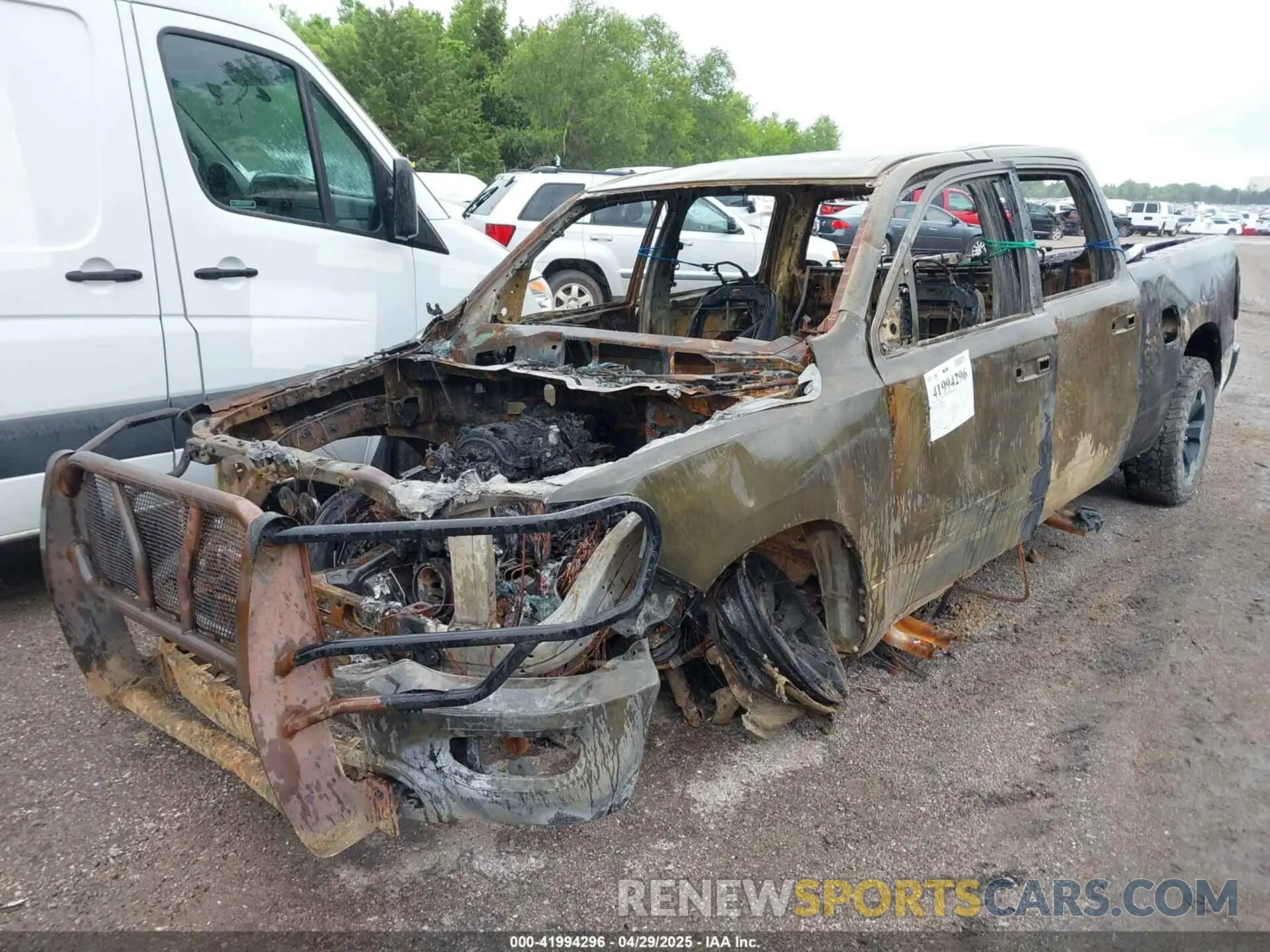 2 fotografías del automóvil dañado 1C6RRENT8NN451322 RAM 1500 2022