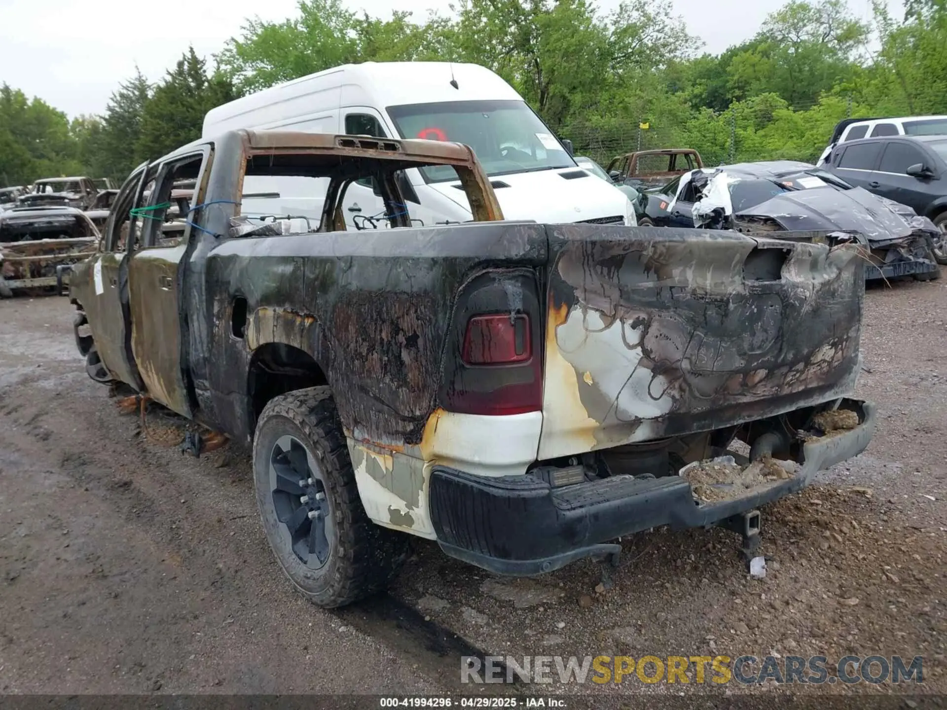 3 fotografías del automóvil dañado 1C6RRENT8NN451322 RAM 1500 2022