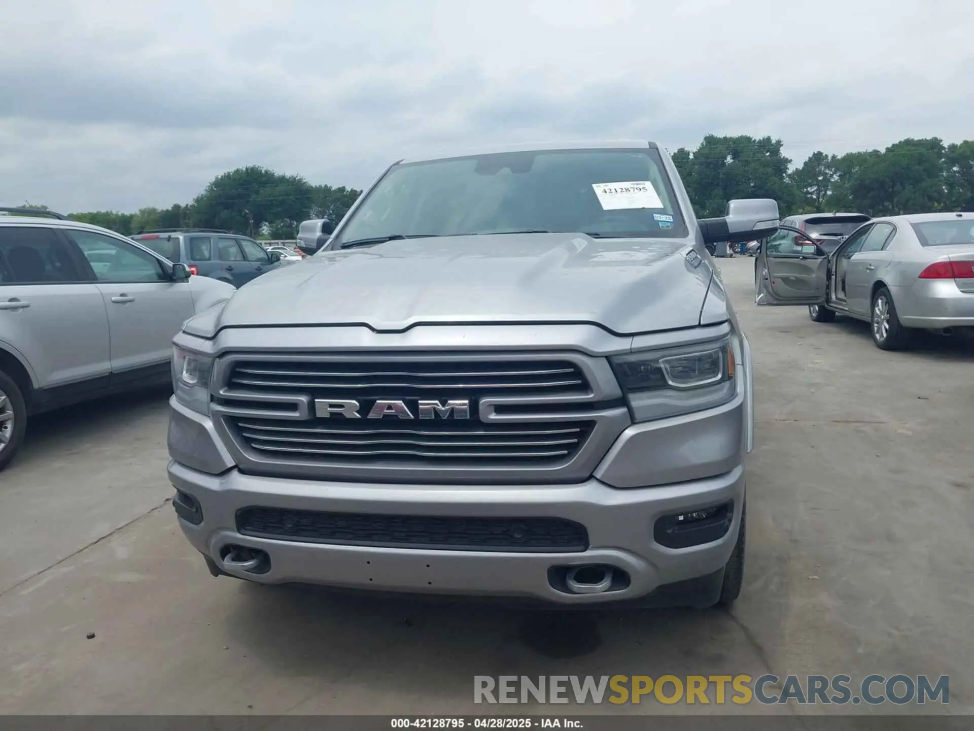 12 fotografías del automóvil dañado 1C6RRERT7NN432156 RAM 1500 2022