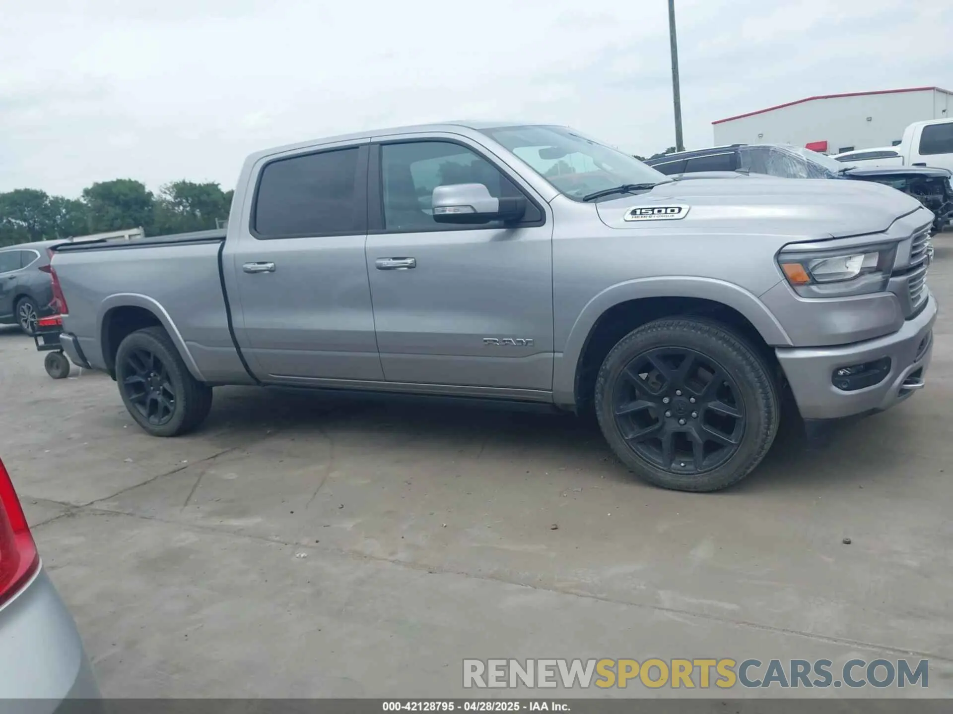 13 fotografías del automóvil dañado 1C6RRERT7NN432156 RAM 1500 2022