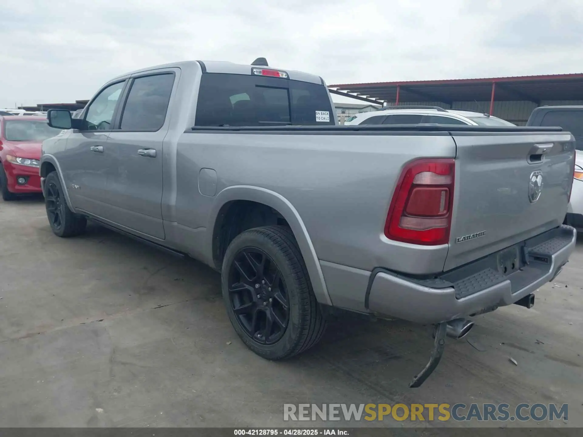 3 fotografías del automóvil dañado 1C6RRERT7NN432156 RAM 1500 2022