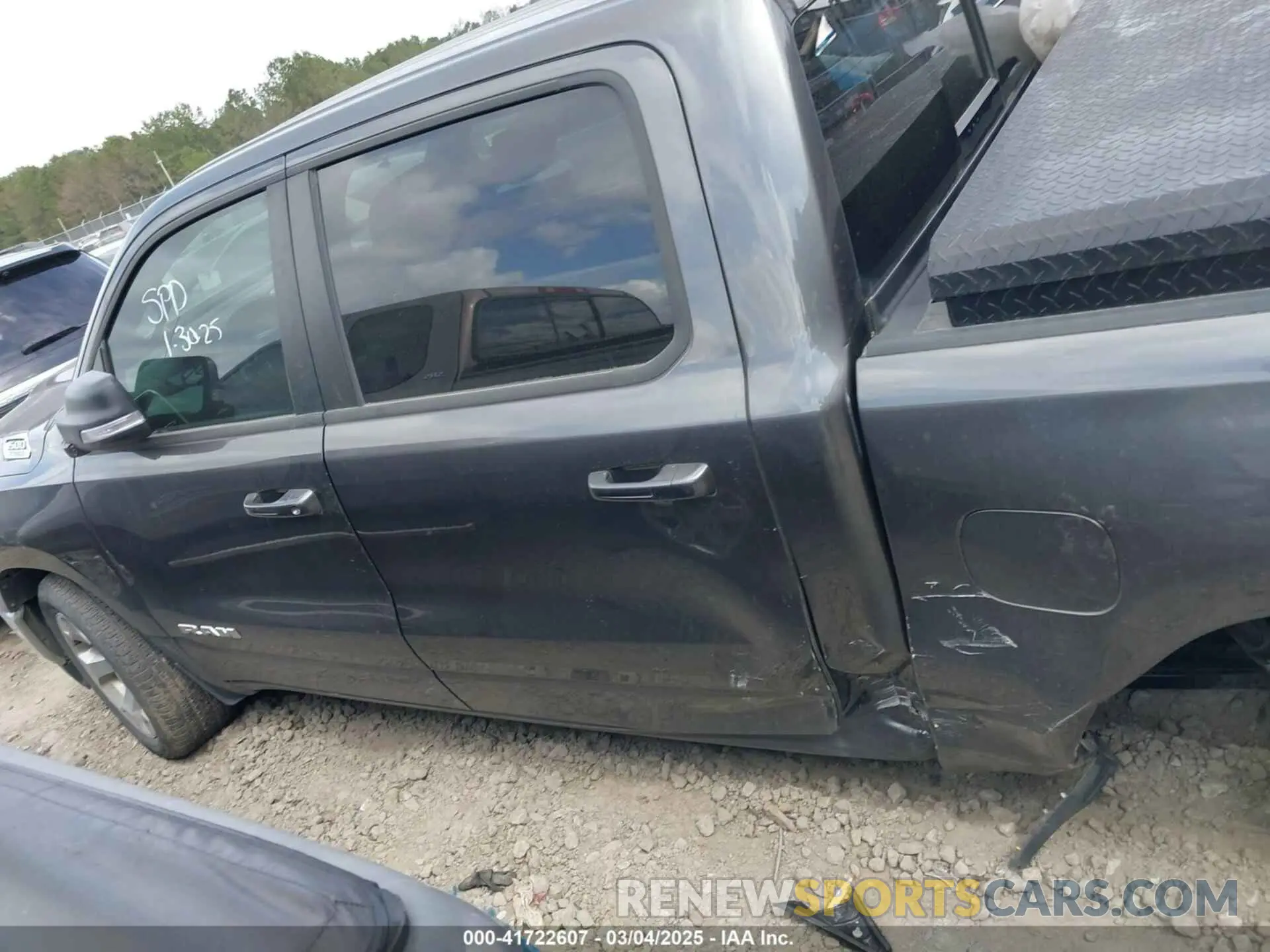 14 fotografías del automóvil dañado 1C6RRFFG2NN460699 RAM 1500 2022