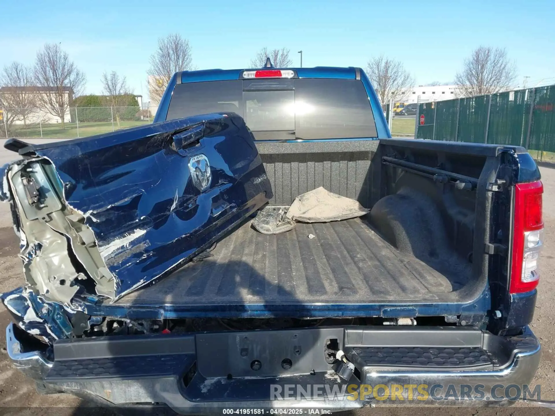 16 fotografías del automóvil dañado 1C6RRFFG4NN414825 RAM 1500 2022