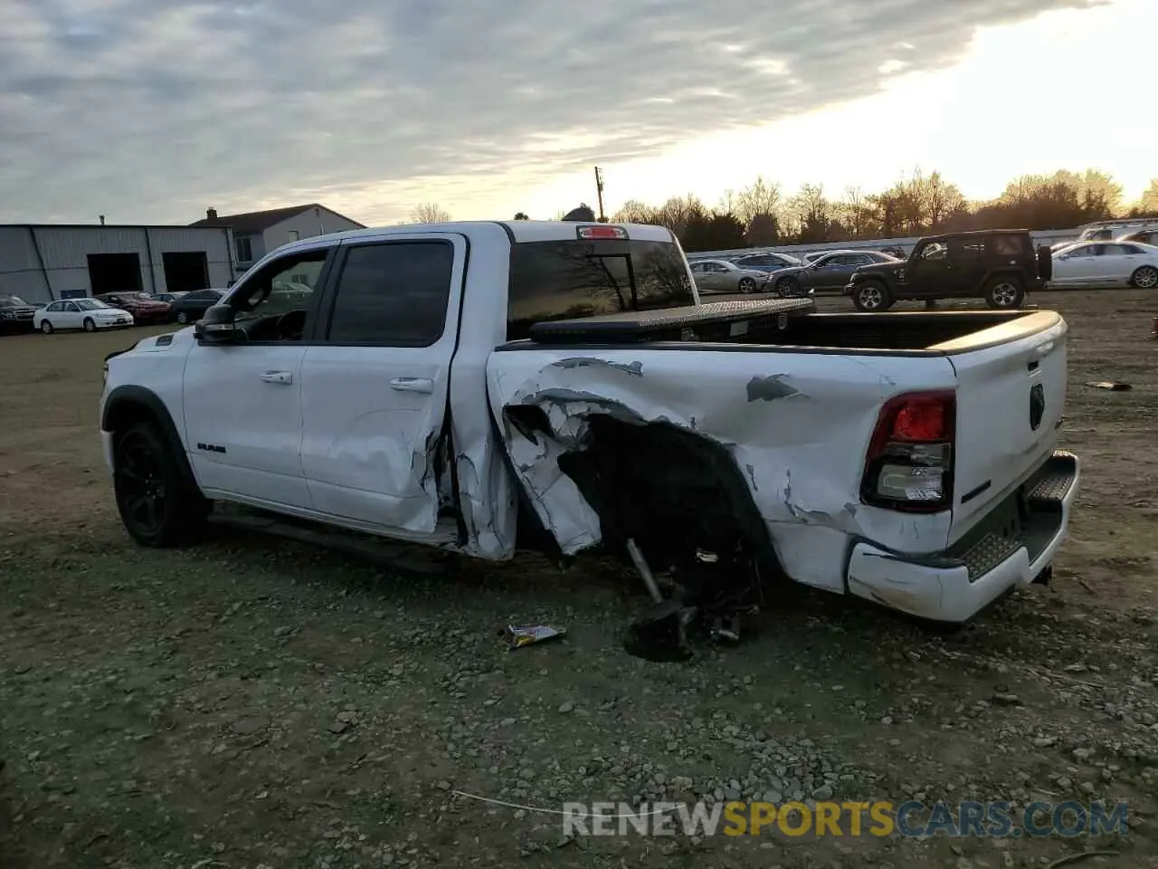 2 fotografías del automóvil dañado 1C6RRFFG5NN401193 RAM 1500 2022