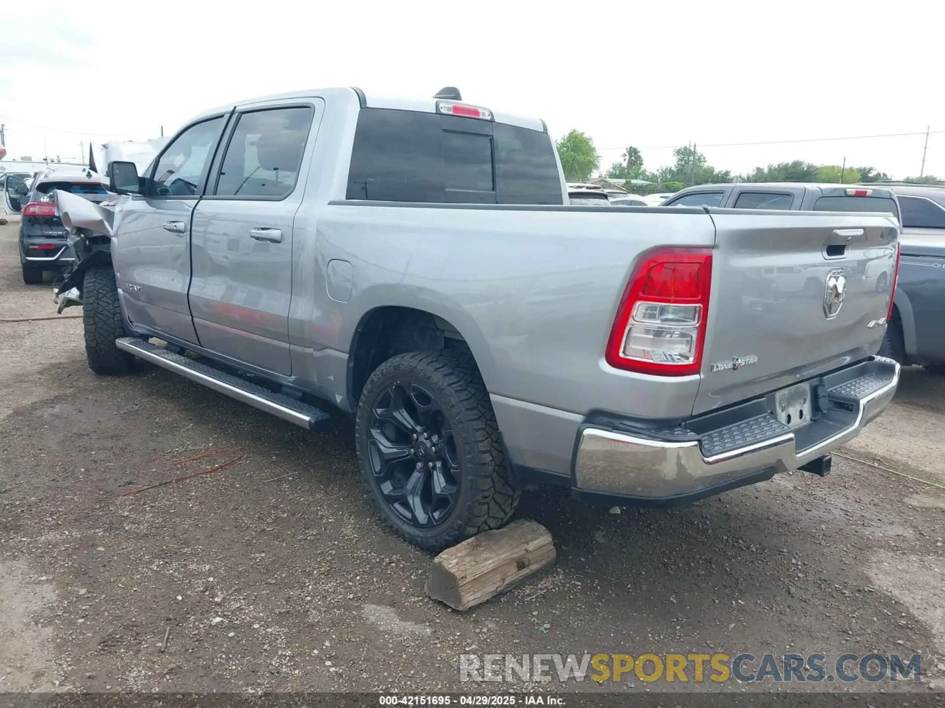 3 fotografías del automóvil dañado 1C6RRFFG6NN343191 RAM 1500 2022