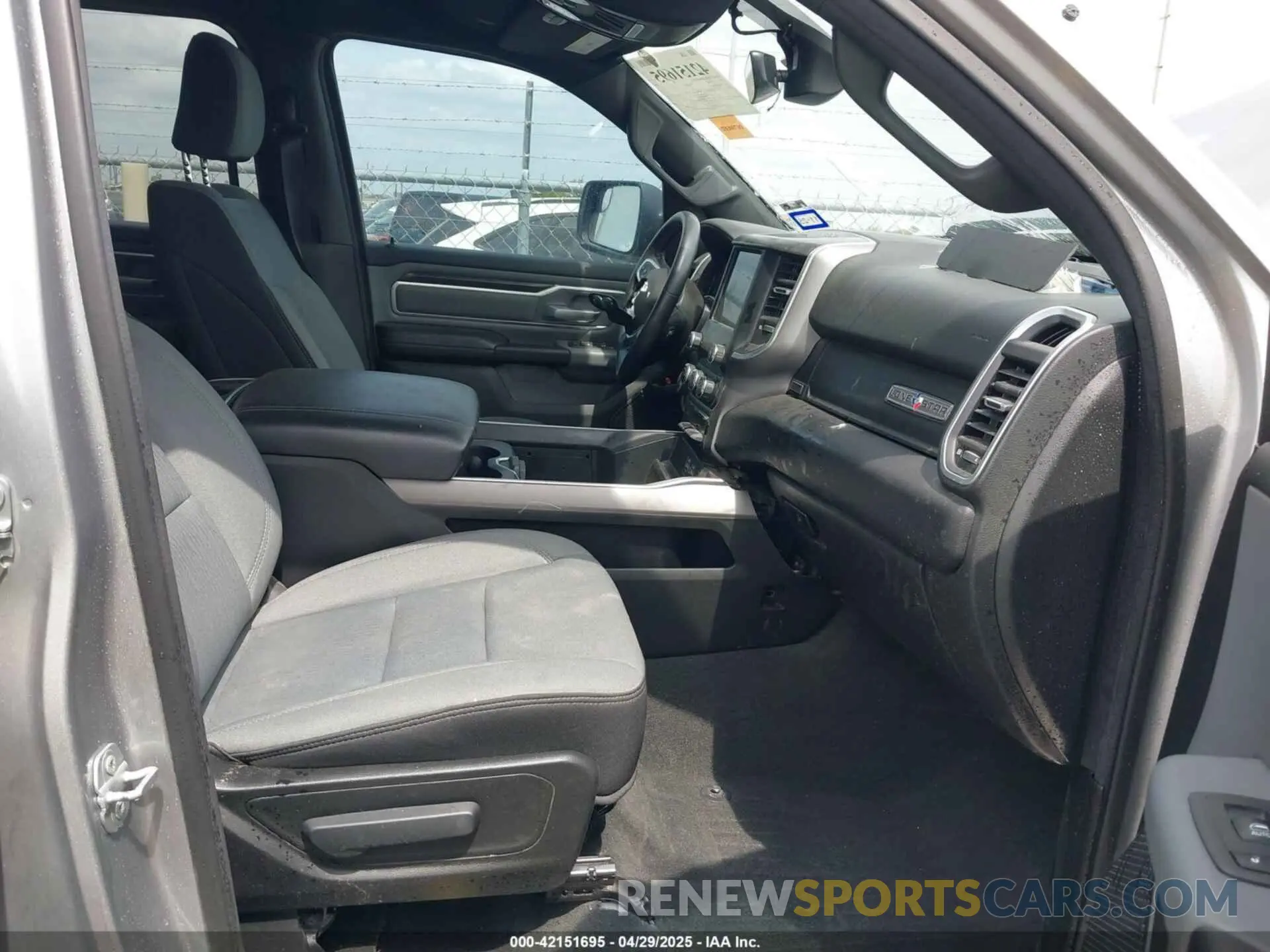 5 fotografías del automóvil dañado 1C6RRFFG6NN343191 RAM 1500 2022