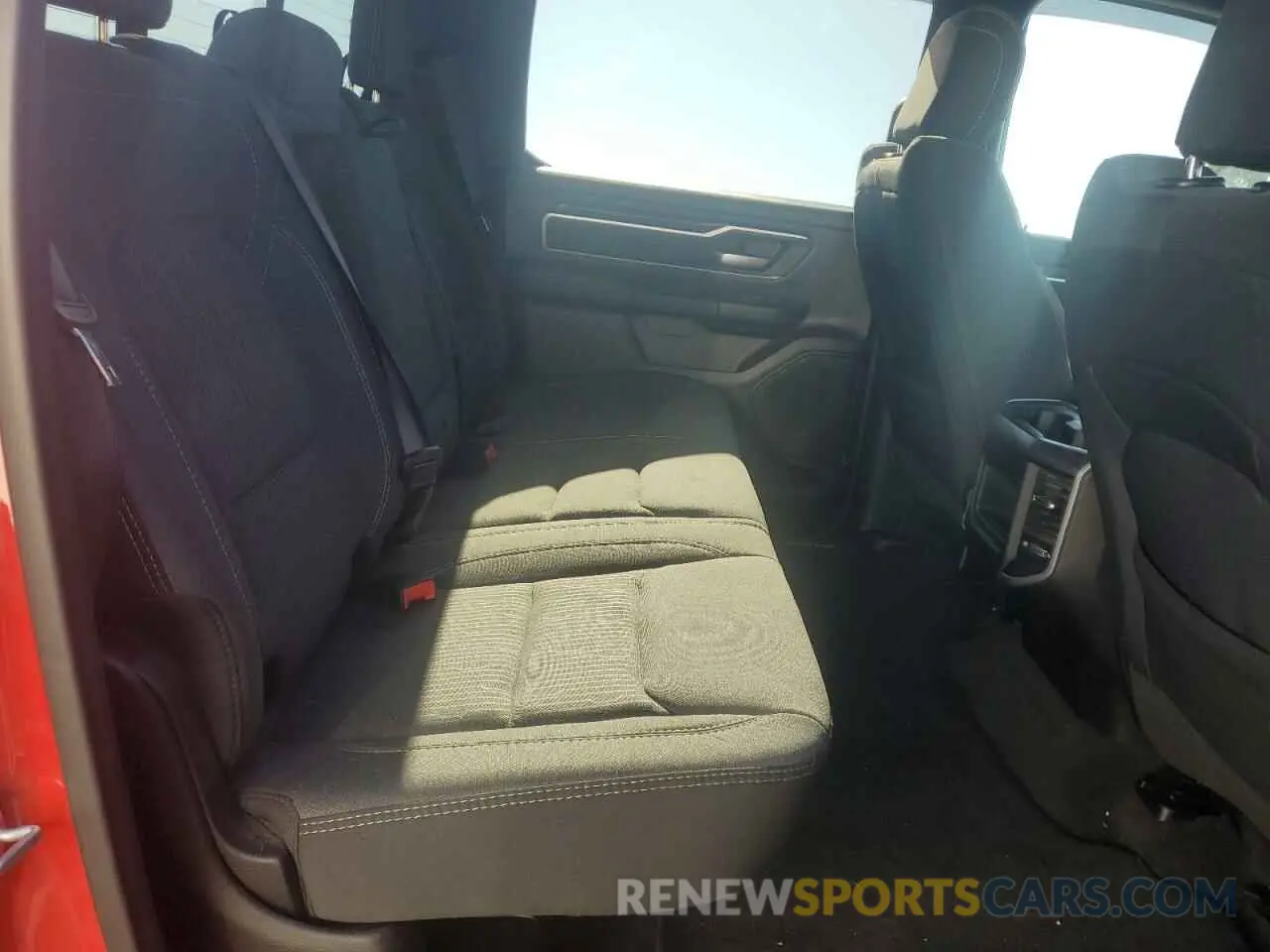 10 fotografías del automóvil dañado 1C6RRFFG8NN213722 RAM 1500 2022