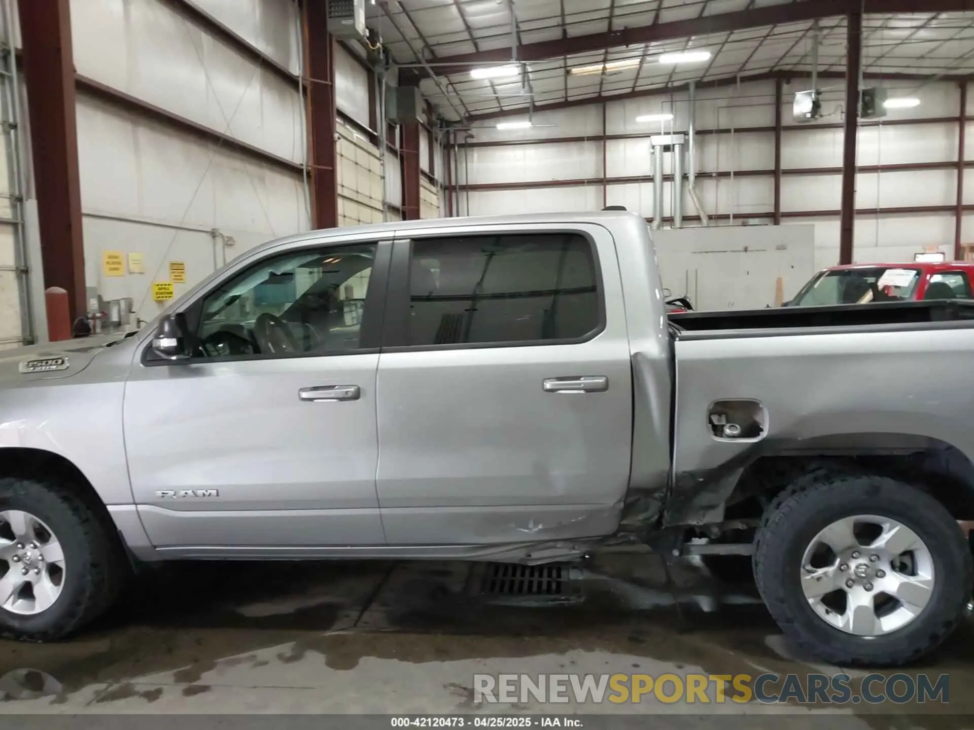 15 fotografías del automóvil dañado 1C6RRFFG8NN298125 RAM 1500 2022