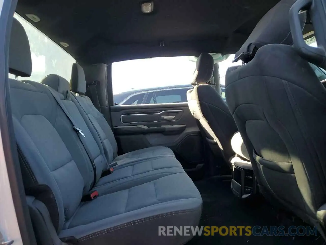 10 fotografías del automóvil dañado 1C6RRFFG8NN457385 RAM 1500 2022