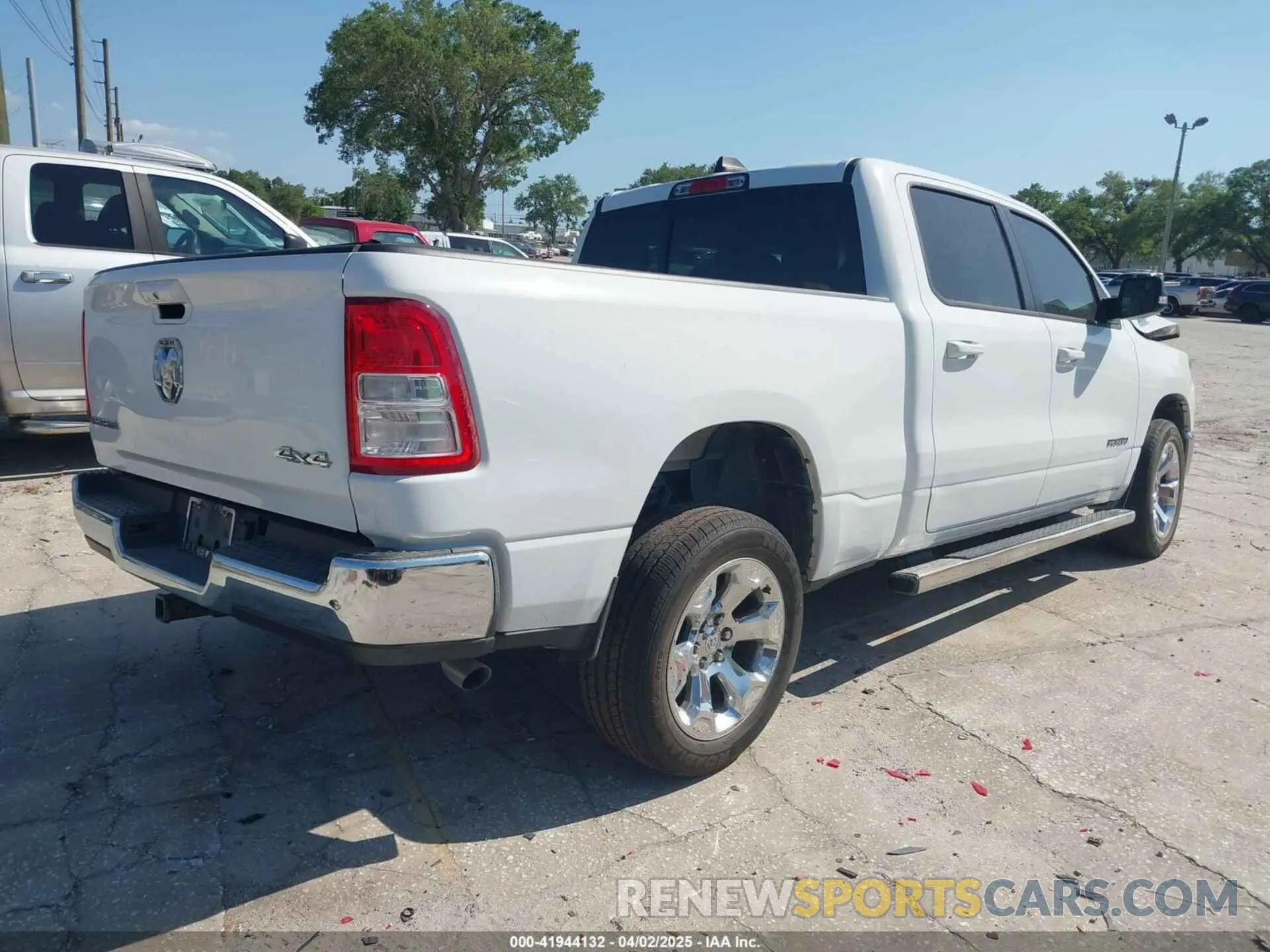 4 fotografías del automóvil dañado 1C6RRFMG2NN430198 RAM 1500 2022