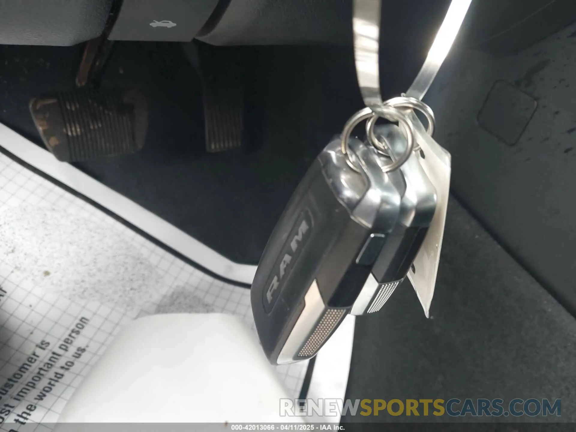 11 fotografías del automóvil dañado 1C6RRFMG2NN440858 RAM 1500 2022