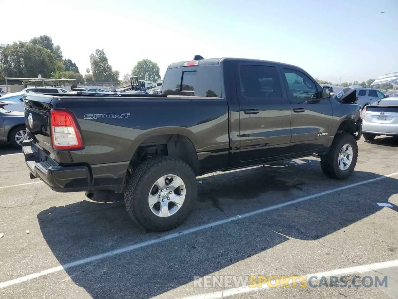 3 fotografías del automóvil dañado 1C6RRFMG7NN441178 RAM 1500 2022