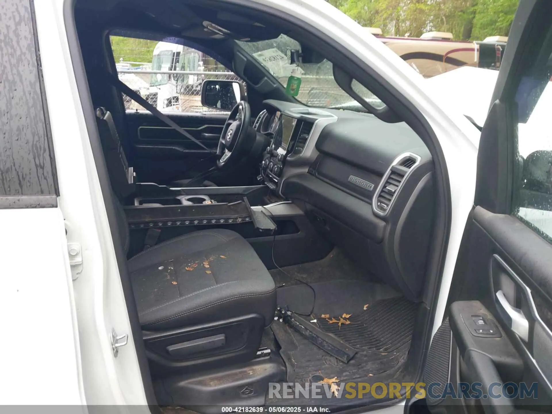5 fotografías del automóvil dañado 1C6SRFBT4NN445190 RAM 1500 2022