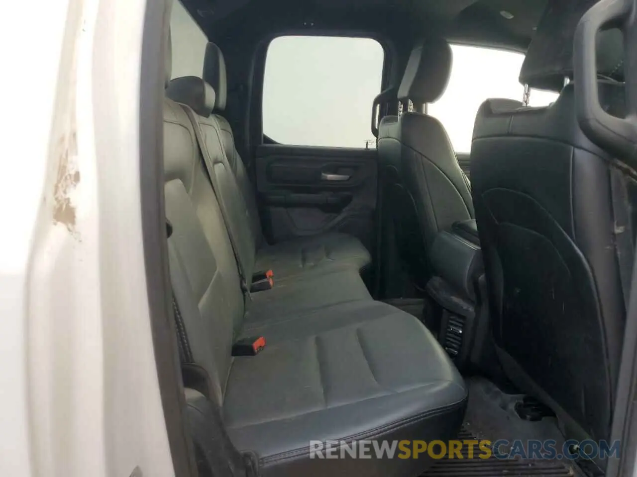 10 fotografías del automóvil dañado 1C6SRFCT5NN283410 RAM 1500 2022