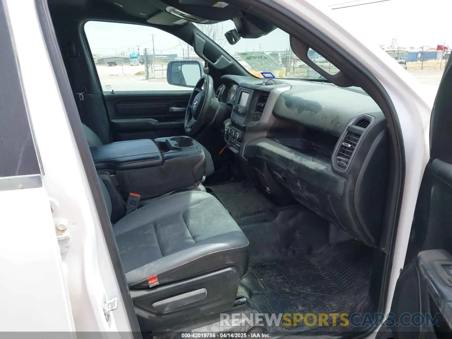 5 fotografías del automóvil dañado 1C6SRFCT5NN433600 RAM 1500 2022
