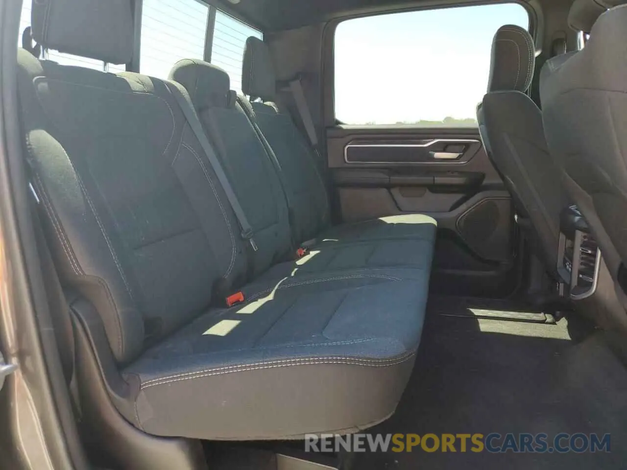 10 fotografías del automóvil dañado 1C6SRFFT1NN259522 RAM 1500 2022