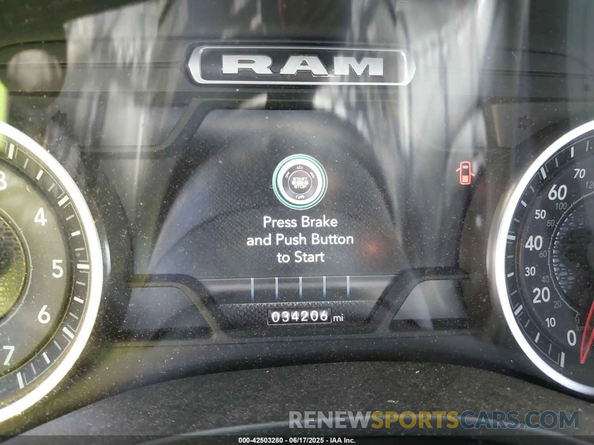 15 fotografías del automóvil dañado 1C6SRFFT1NN401769 RAM 1500 2022