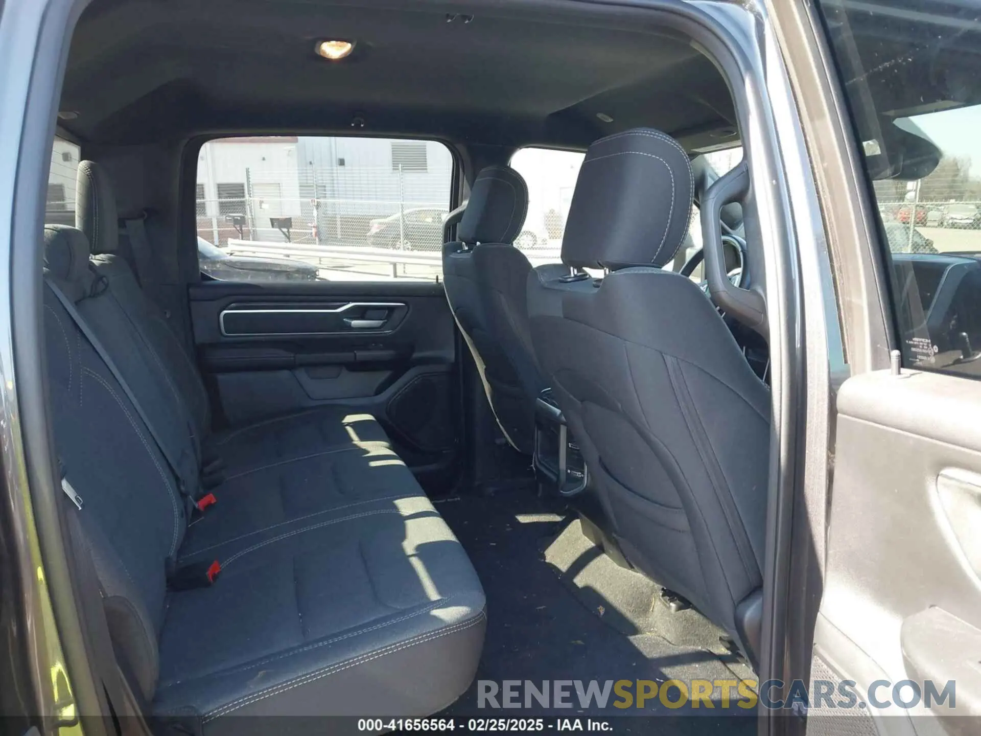 8 fotografías del automóvil dañado 1C6SRFFT4NN428027 RAM 1500 2022