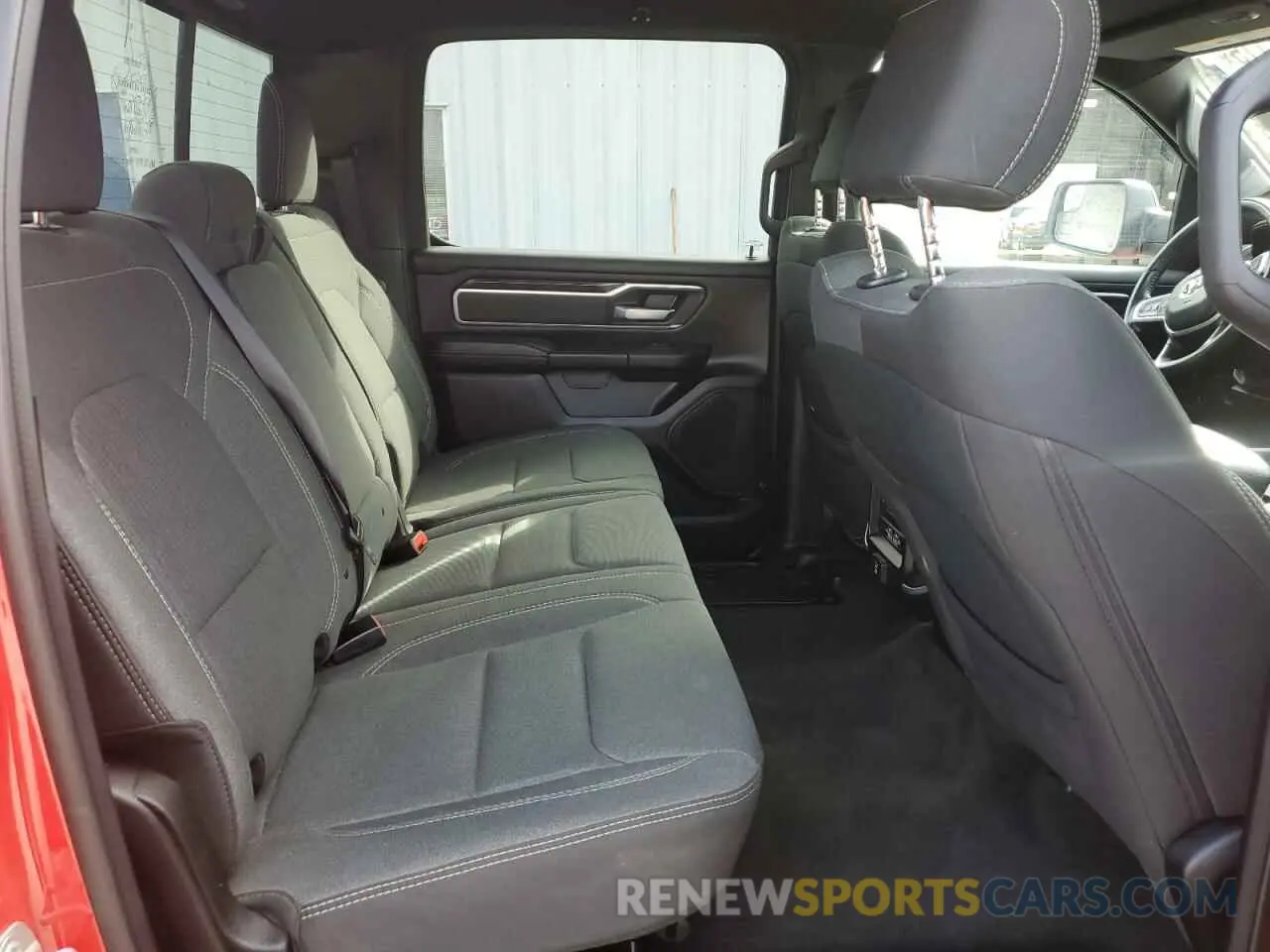 10 fotografías del automóvil dañado 1C6SRFFT5NN187823 RAM 1500 2022