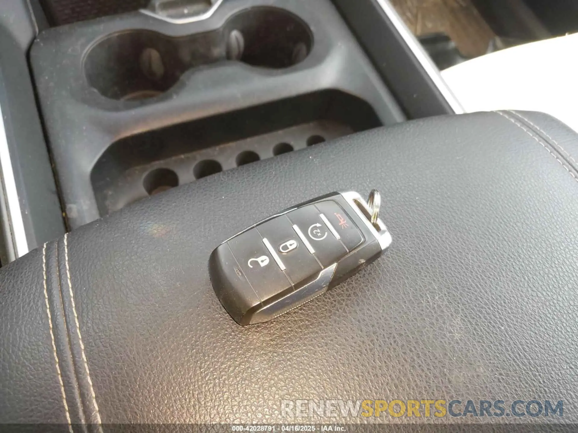 11 fotografías del automóvil dañado 1C6SRFFT5NN283063 RAM 1500 2022