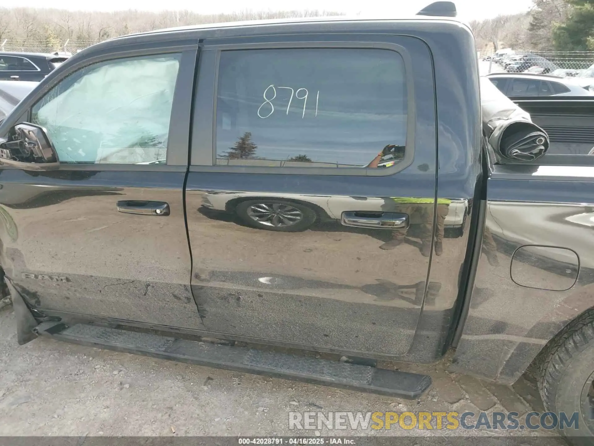 15 fotografías del automóvil dañado 1C6SRFFT5NN283063 RAM 1500 2022