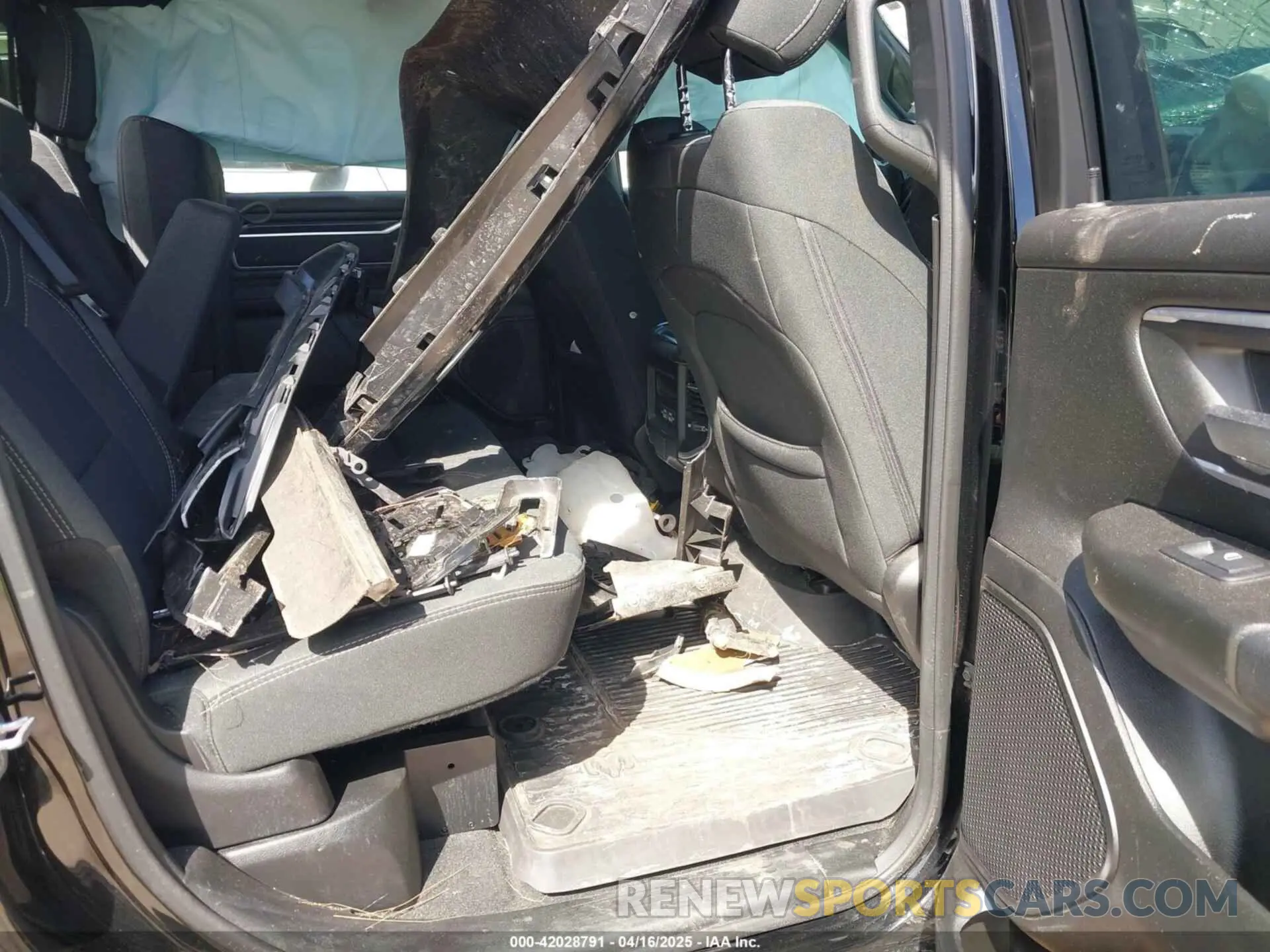 8 fotografías del automóvil dañado 1C6SRFFT5NN283063 RAM 1500 2022
