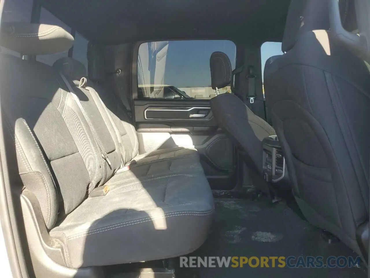10 fotografías del automóvil dañado 1C6SRFFT5NN331838 RAM 1500 2022