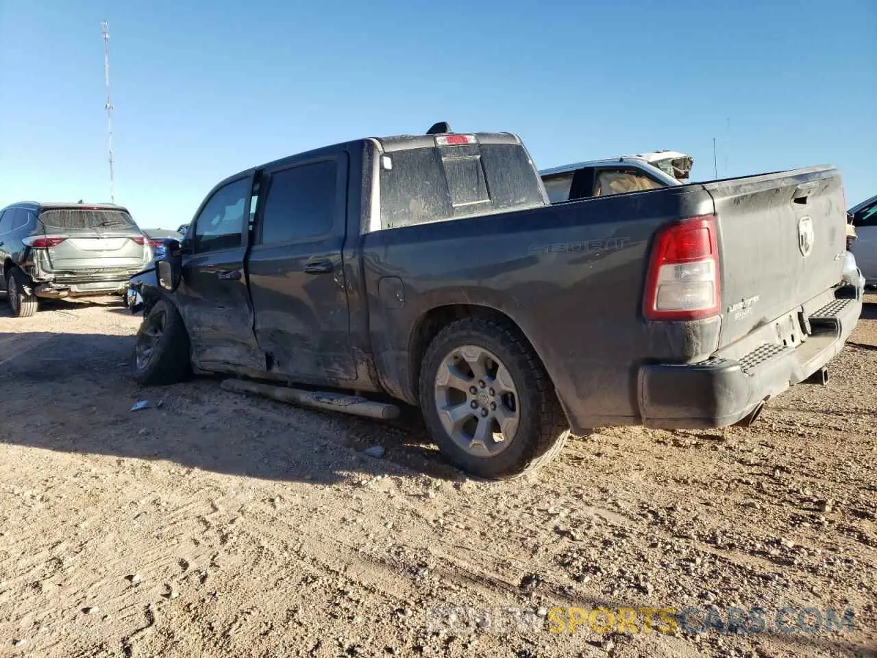 2 fotografías del automóvil dañado 1C6SRFFT5NN478001 RAM 1500 2022