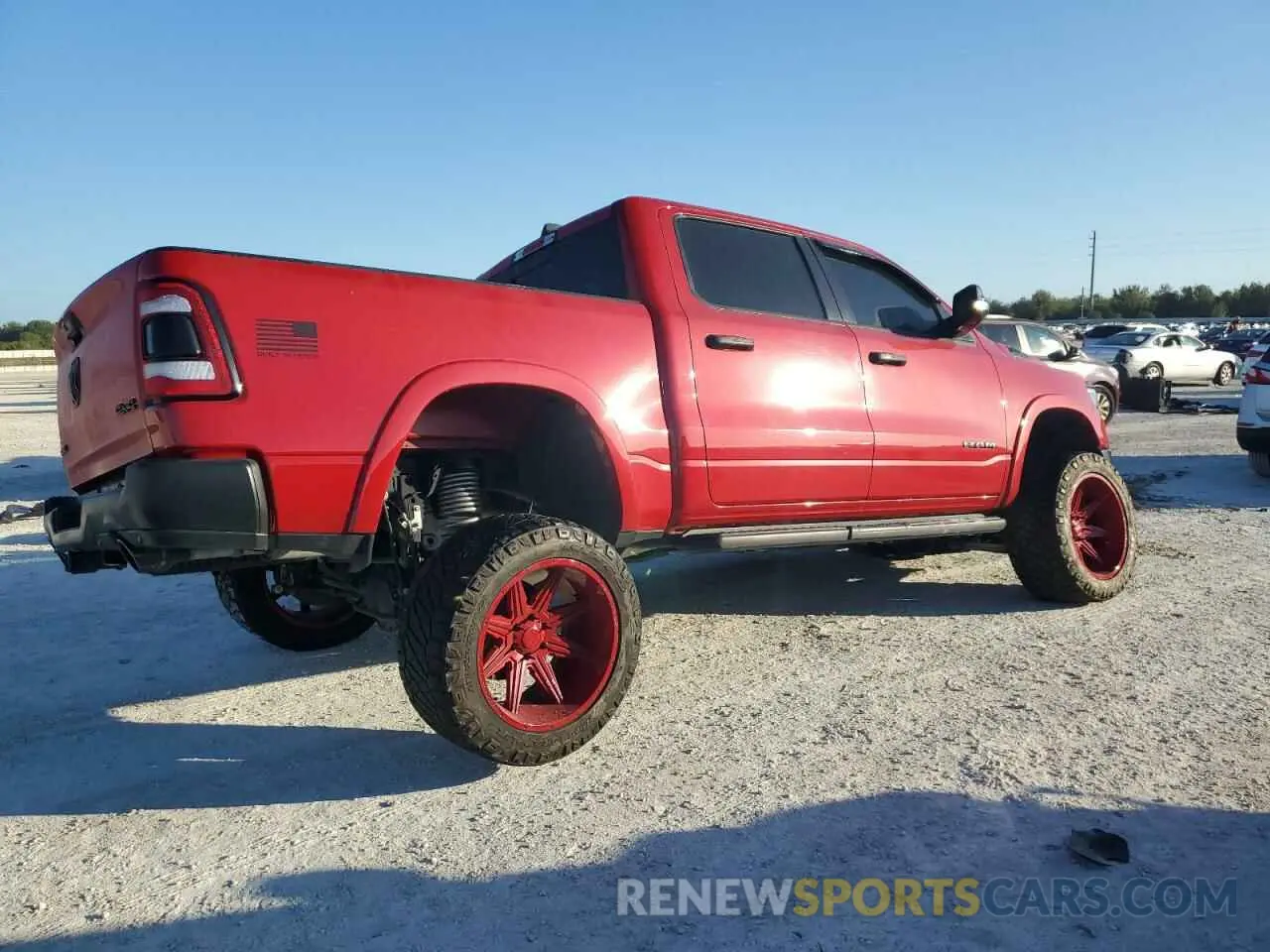 3 fotografías del automóvil dañado 1C6SRFFT6NN243185 RAM 1500 2022
