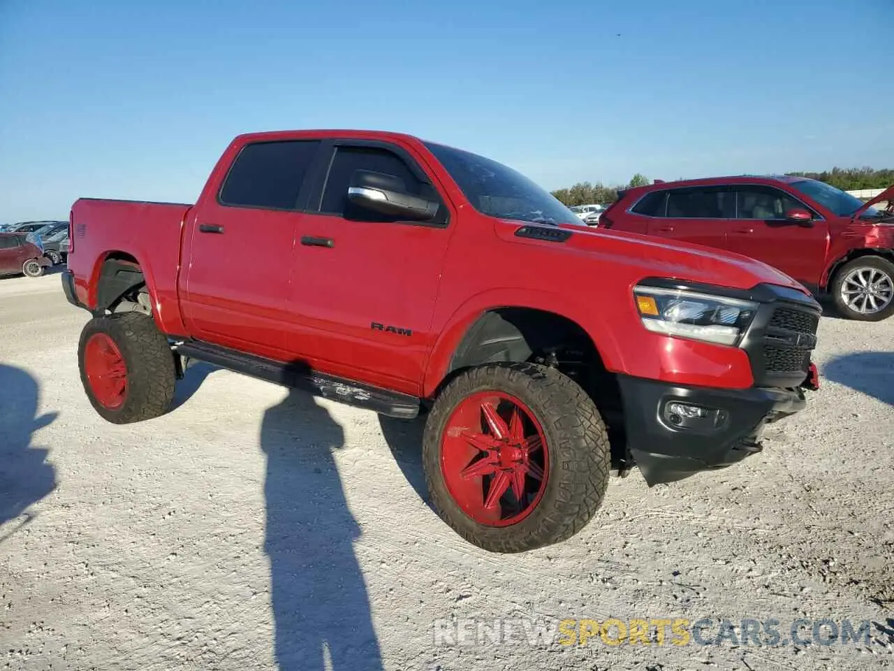 4 fotografías del automóvil dañado 1C6SRFFT6NN243185 RAM 1500 2022