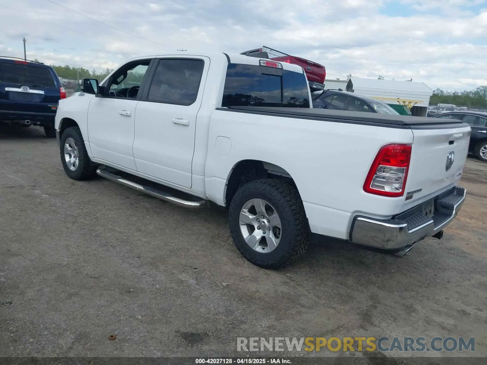 3 fotografías del automóvil dañado 1C6SRFFT6NN468531 RAM 1500 2022