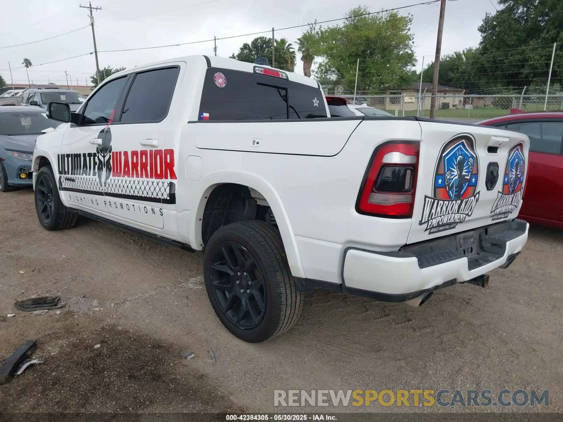 3 fotografías del automóvil dañado 1C6SRFJTXNN129844 RAM 1500 2022