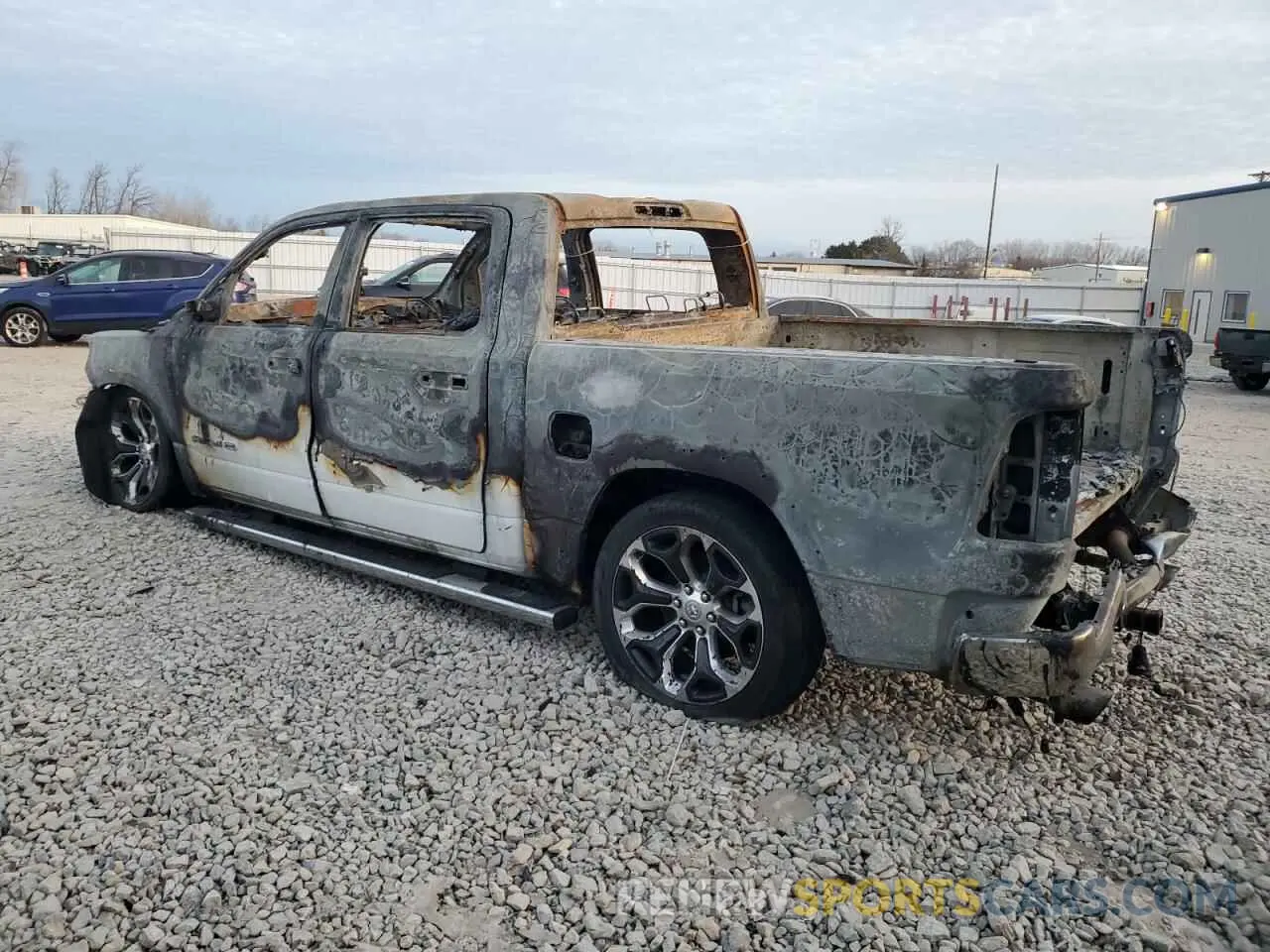 2 fotografías del automóvil dañado 1C6SRFKM7NN412922 RAM 1500 2022