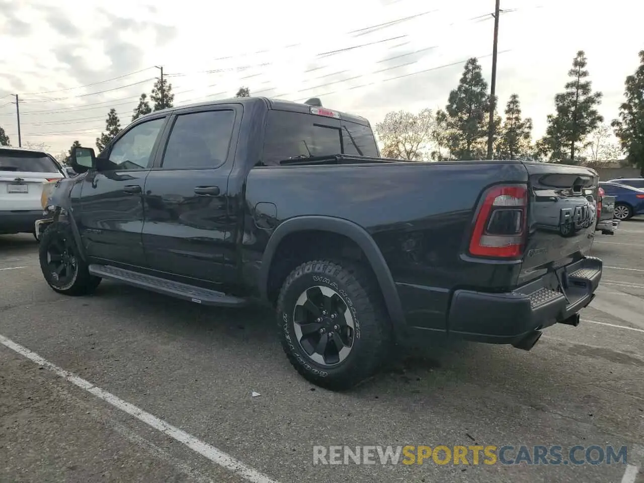 2 fotografías del automóvil dañado 1C6SRFLM4NN185865 RAM 1500 2022